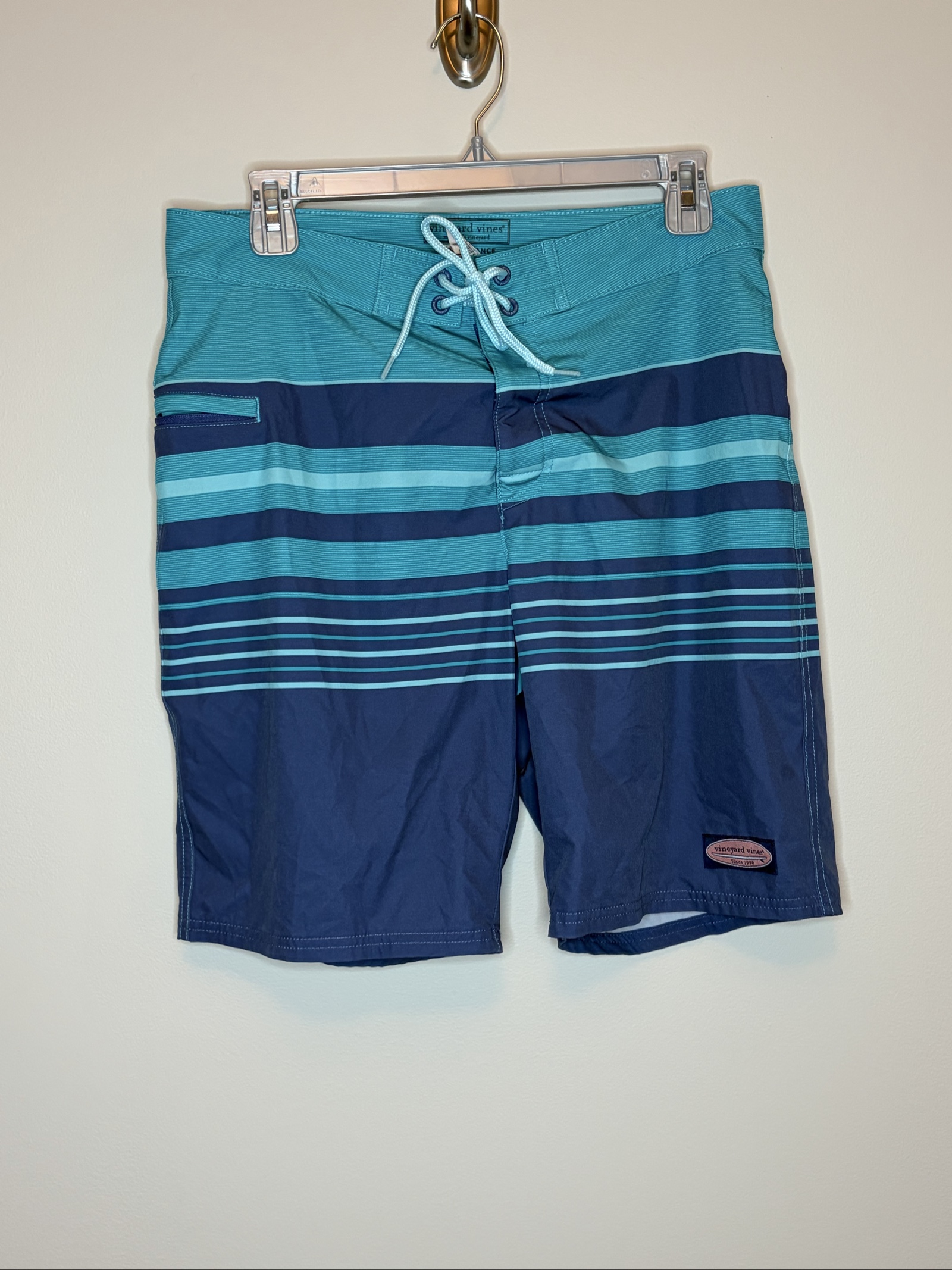 Vineyard Vines Blue & Navy Men's Performance Swim Trunks 30 image 4