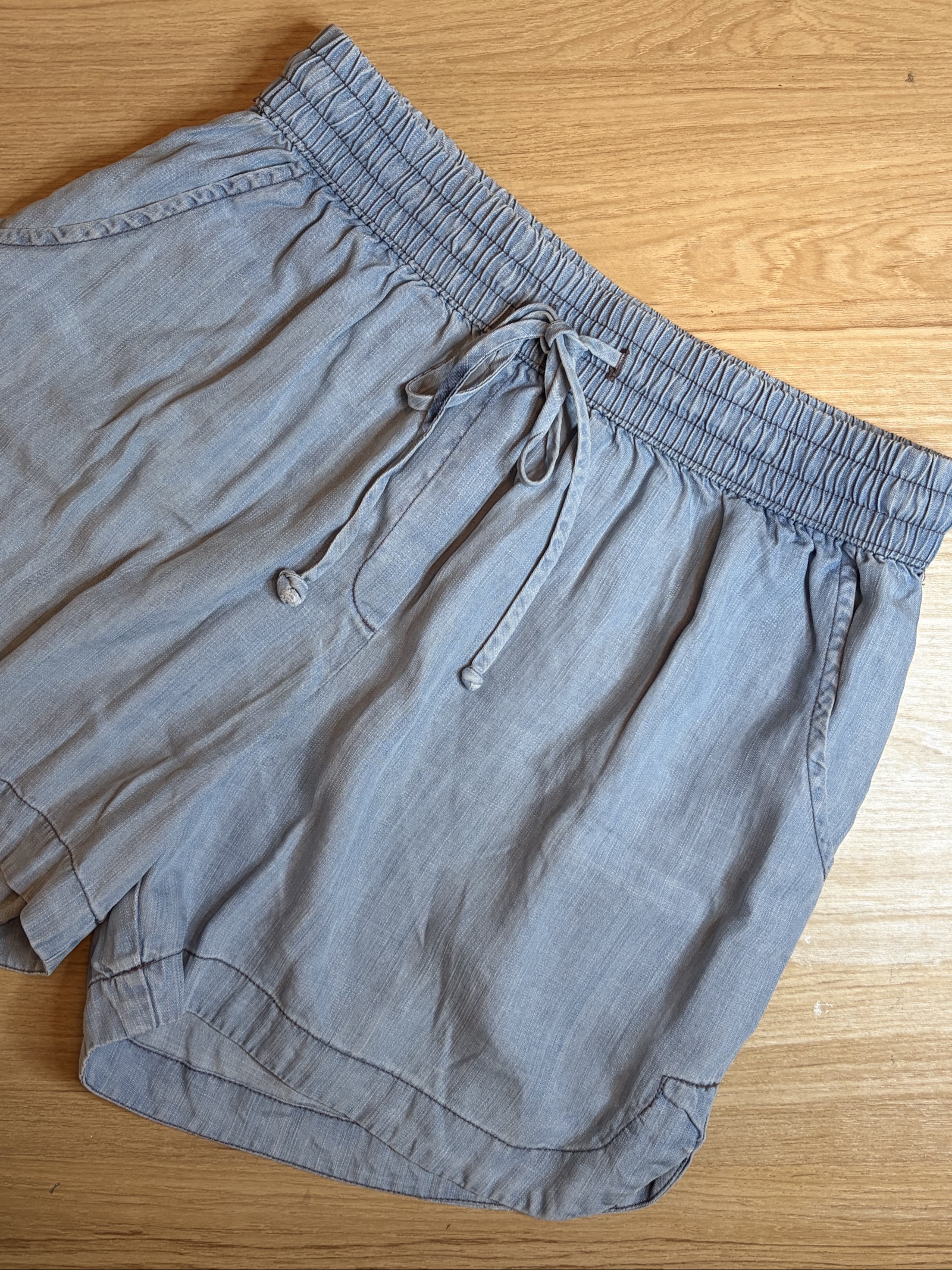 Bobeau Light Blue Tencel Relaxed Shorts Medium