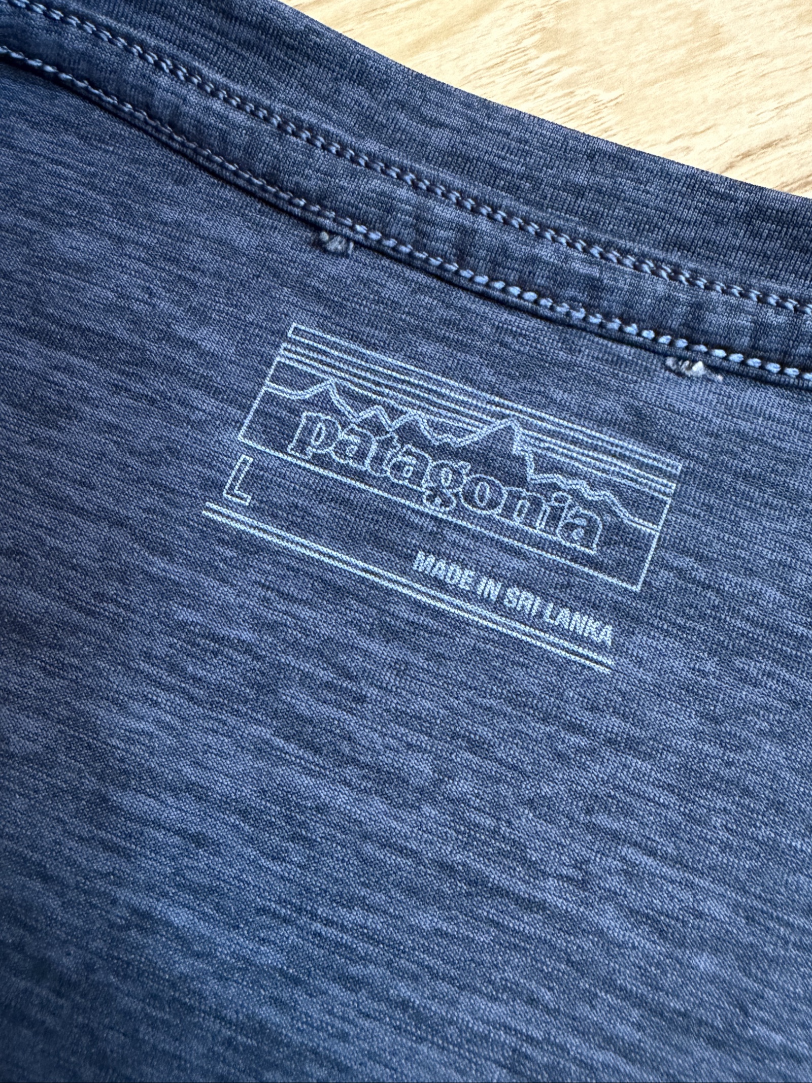 Patagonia Men's Blue Striped Polyester T-Shirt Large image 2