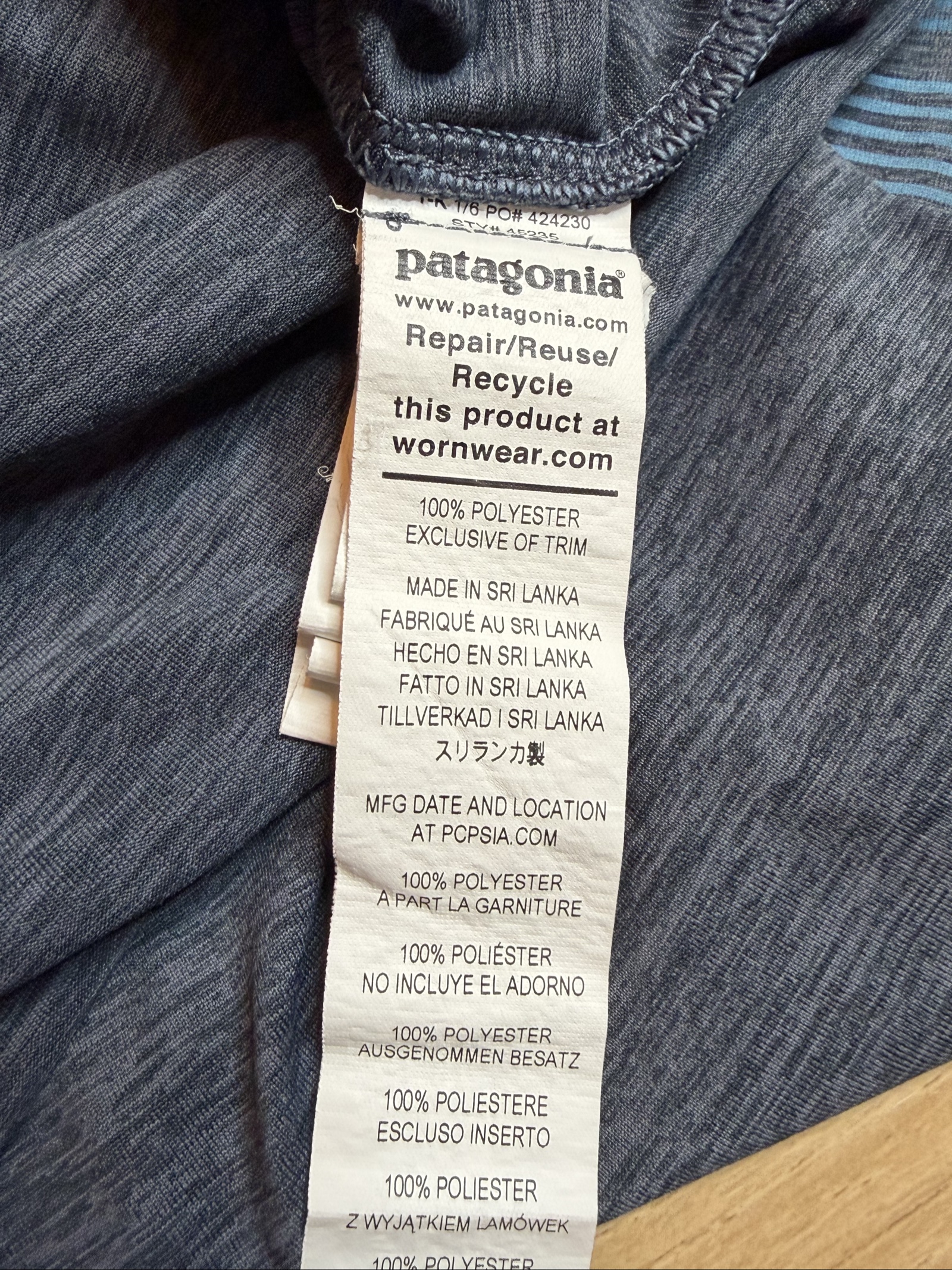 Patagonia Men's Blue Striped Polyester T-Shirt Large image 3