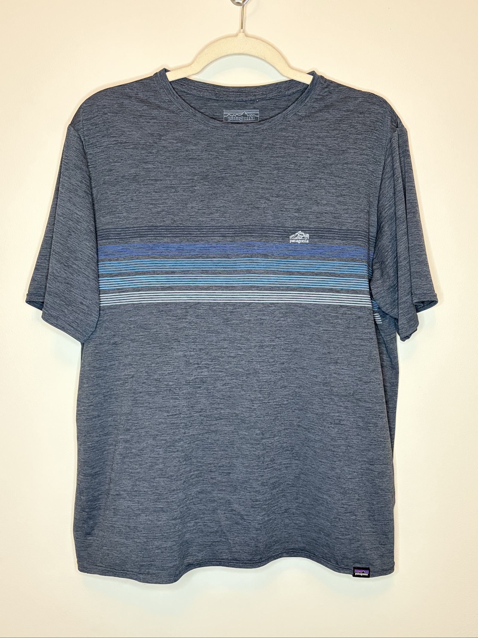 Patagonia Men's Blue Striped Polyester T-Shirt Large image 4