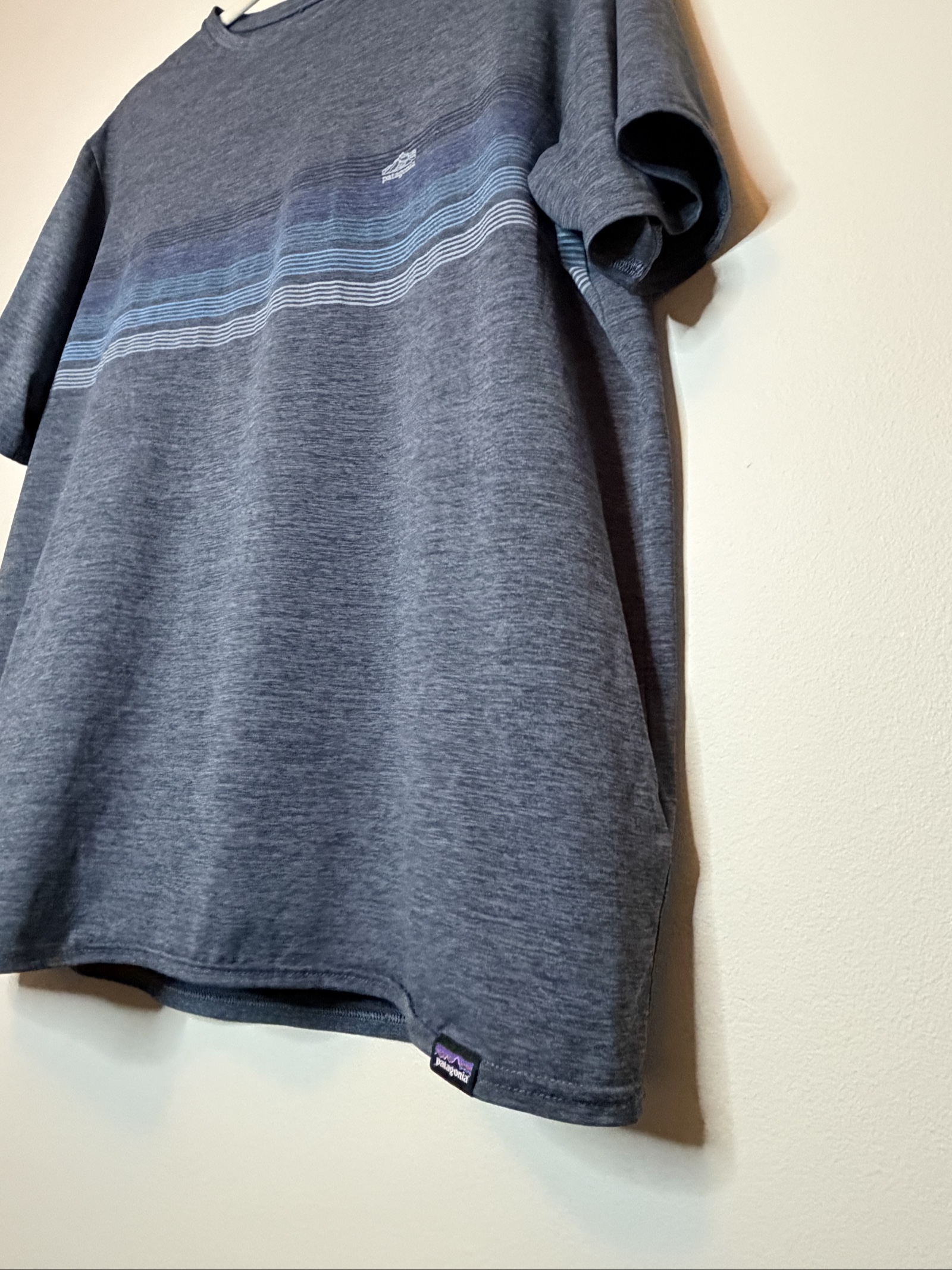 Patagonia Men's Blue Striped Polyester T-Shirt Large image 5