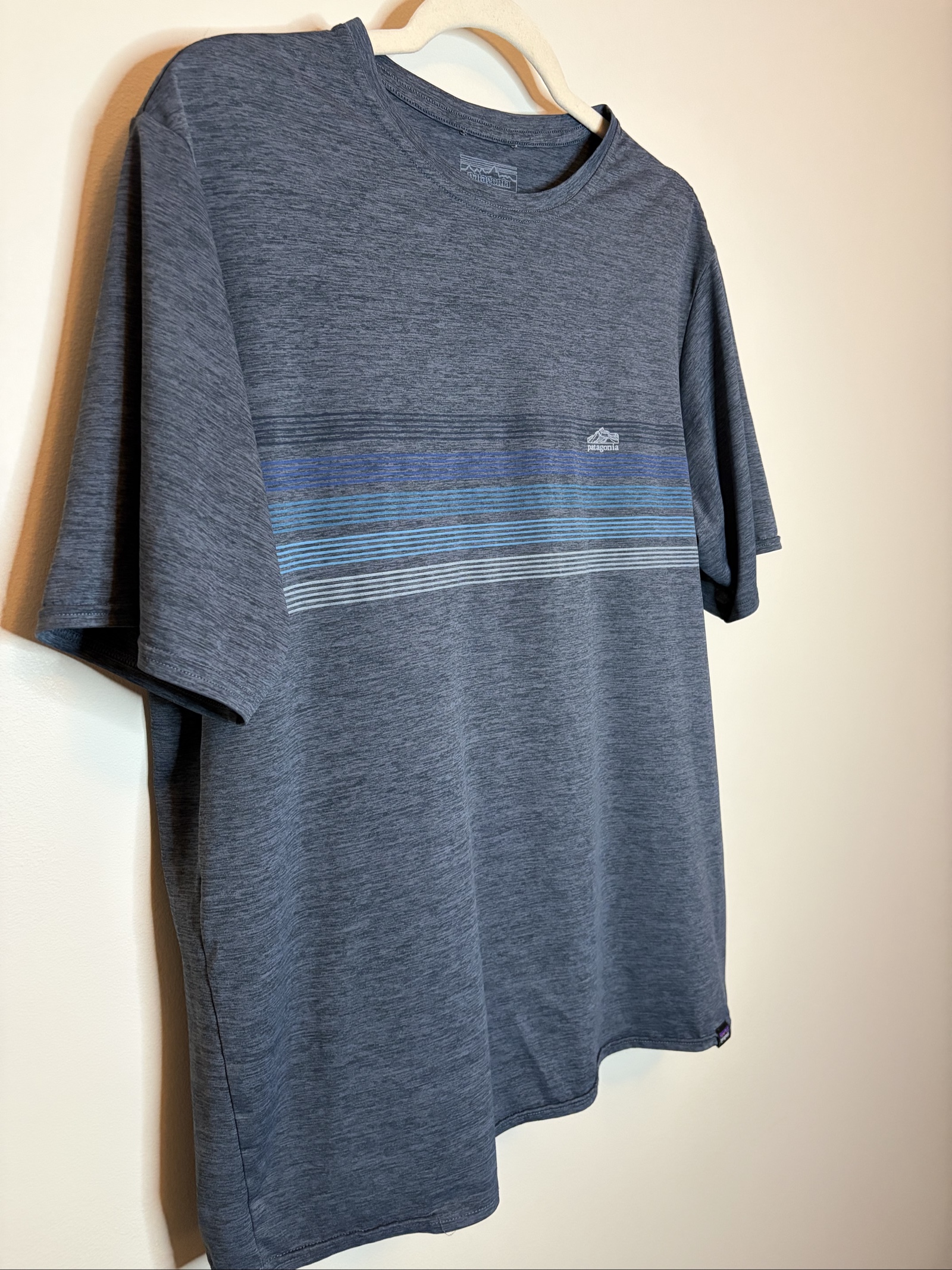 Patagonia Men's Blue Striped Polyester T-Shirt Large image 6
