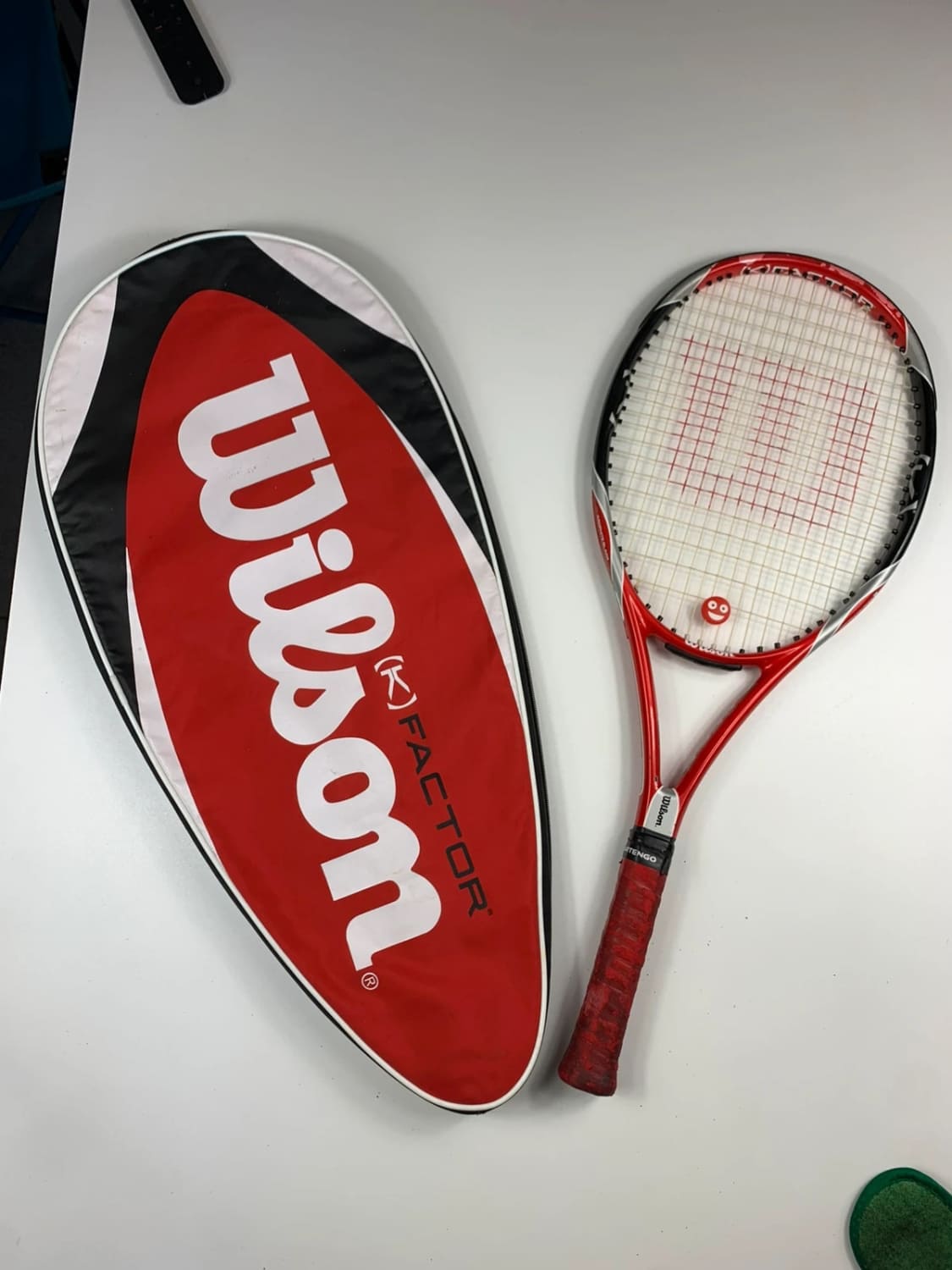 Wilson K Factor Rouge & Blanc Raquette de Tennis 68 cm avec Housse