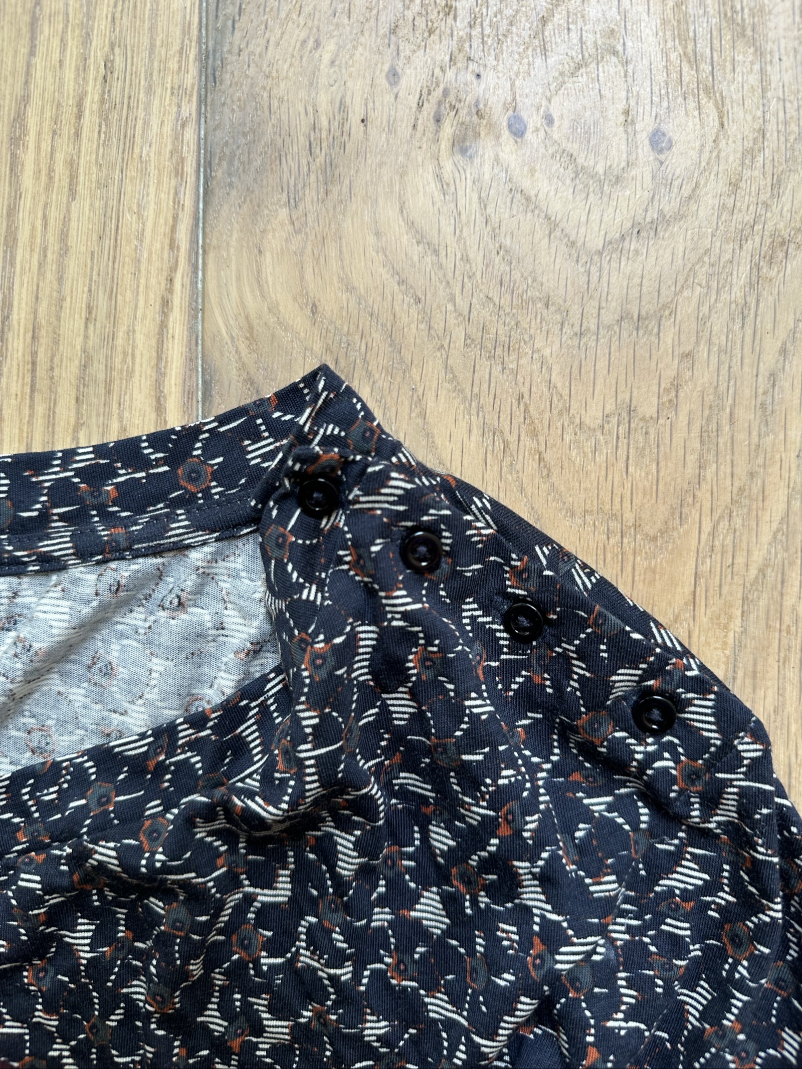 Sessun Women's Black Multi Floral Print Short Sleeve Top Medium image 3