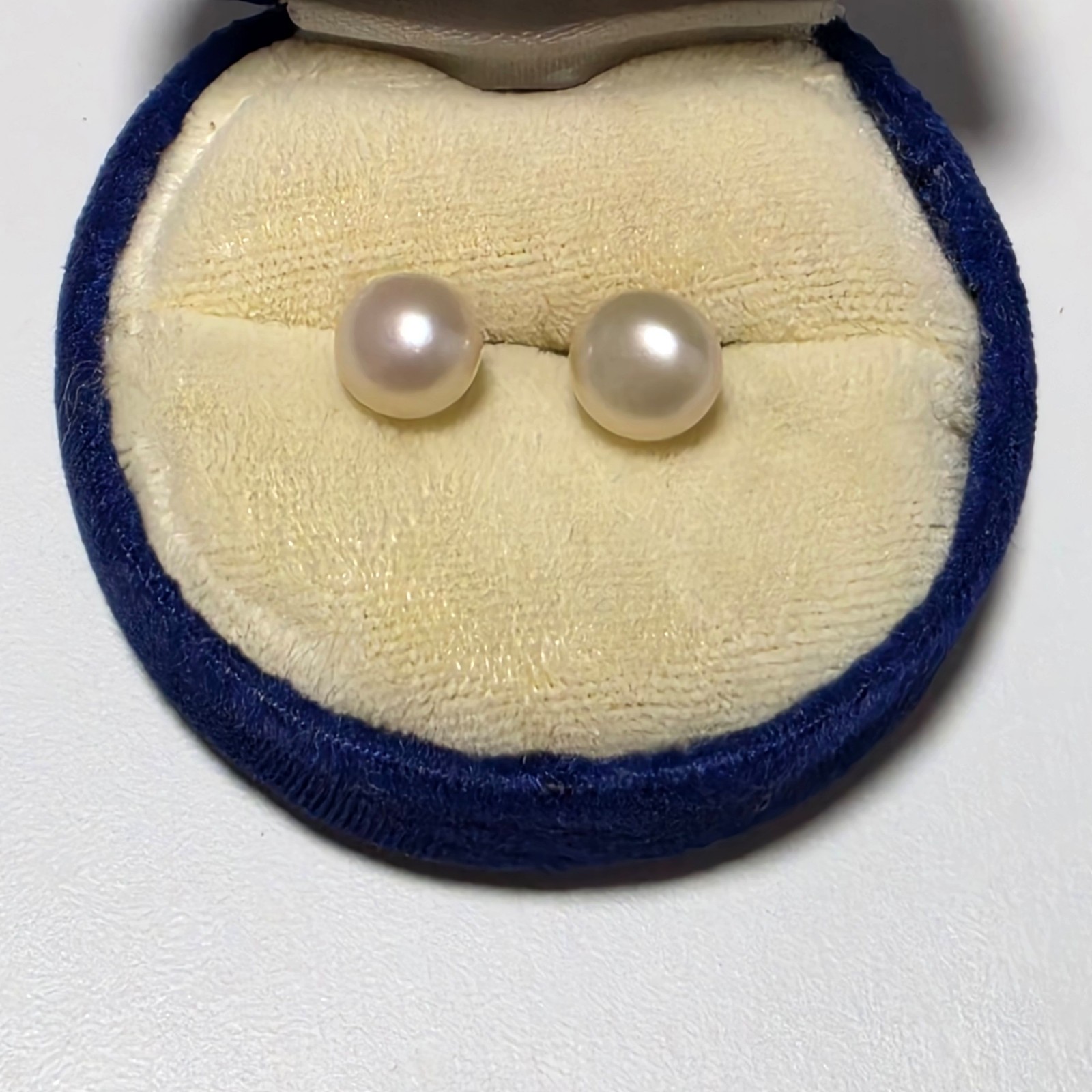 Pearl White Stud Earrings Classic Round image 2