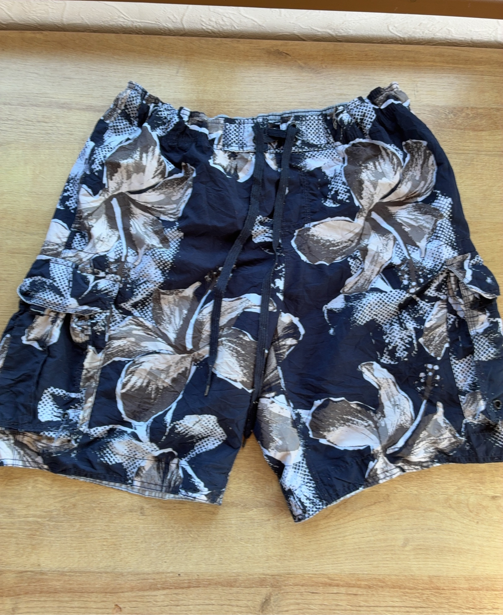 Arizona Black & Brown Floral Cargo Swim Shorts Large Polyester