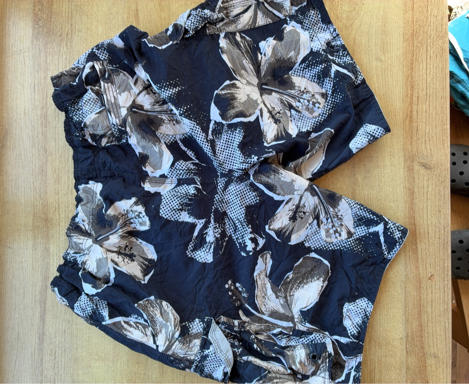 Arizona Black & Brown Floral Cargo Swim Shorts Large Polyester image 2