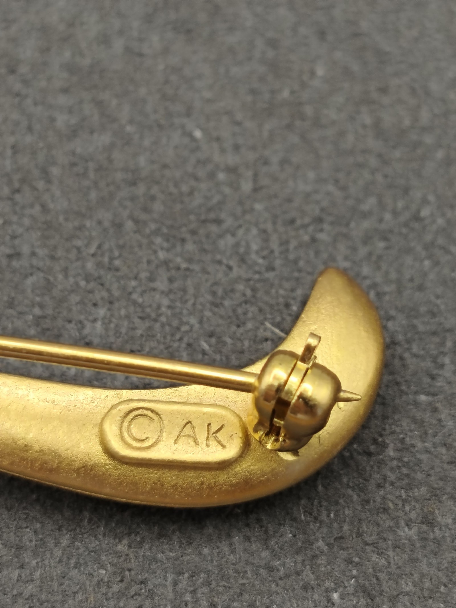 Gold Tone Women L Initial Brooch Pin ©AK Mark image 5