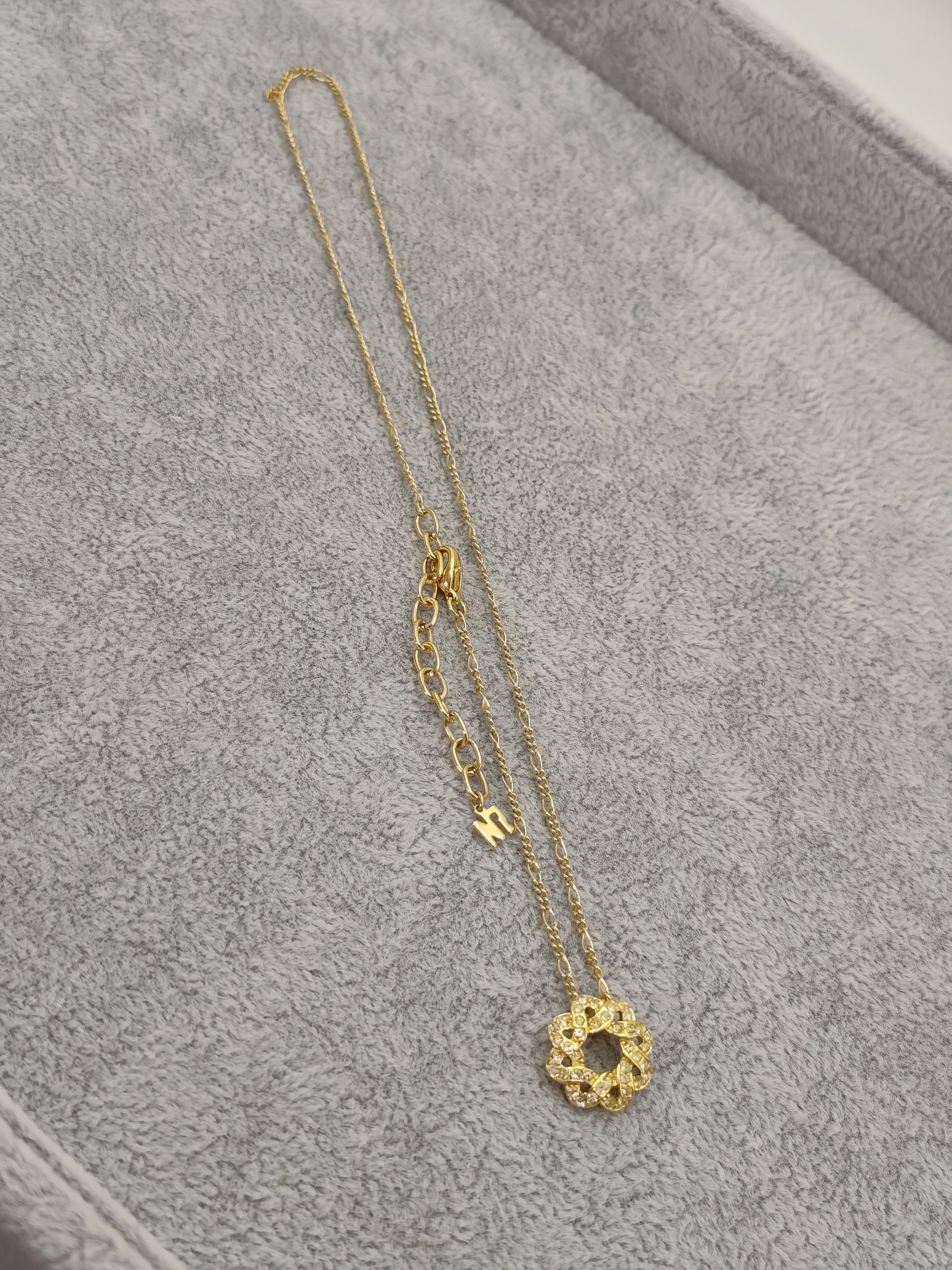 Nina Ricci Gold Tone Crystal Pendant Necklace Adjustable Length image 5