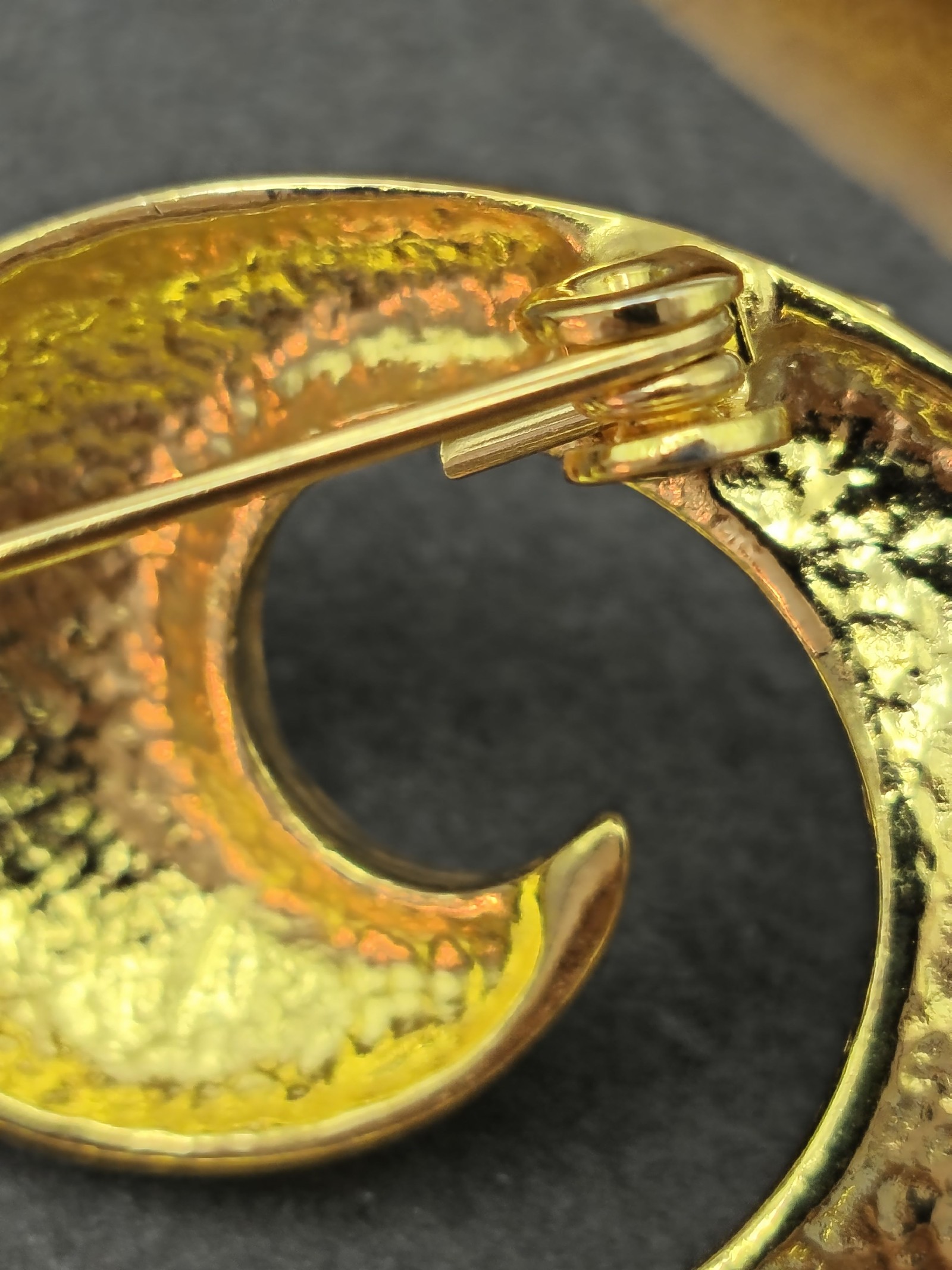 Comtesse Menard Gold Tone Spiral Brooch Pin Women's Stylish Accessory Other image 9