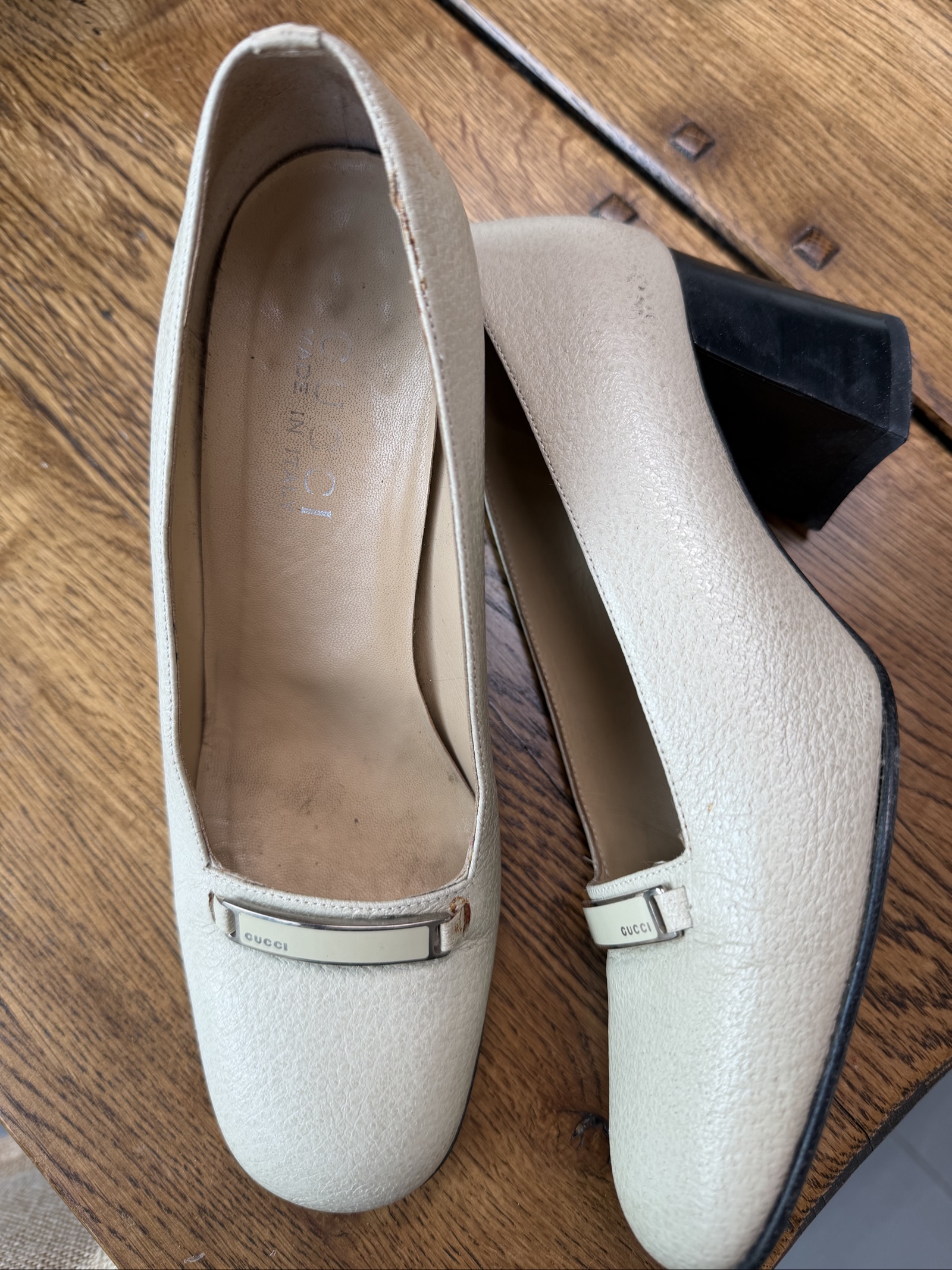 Gucci Women's Off-White Leather Block Heel Shoes 35.5