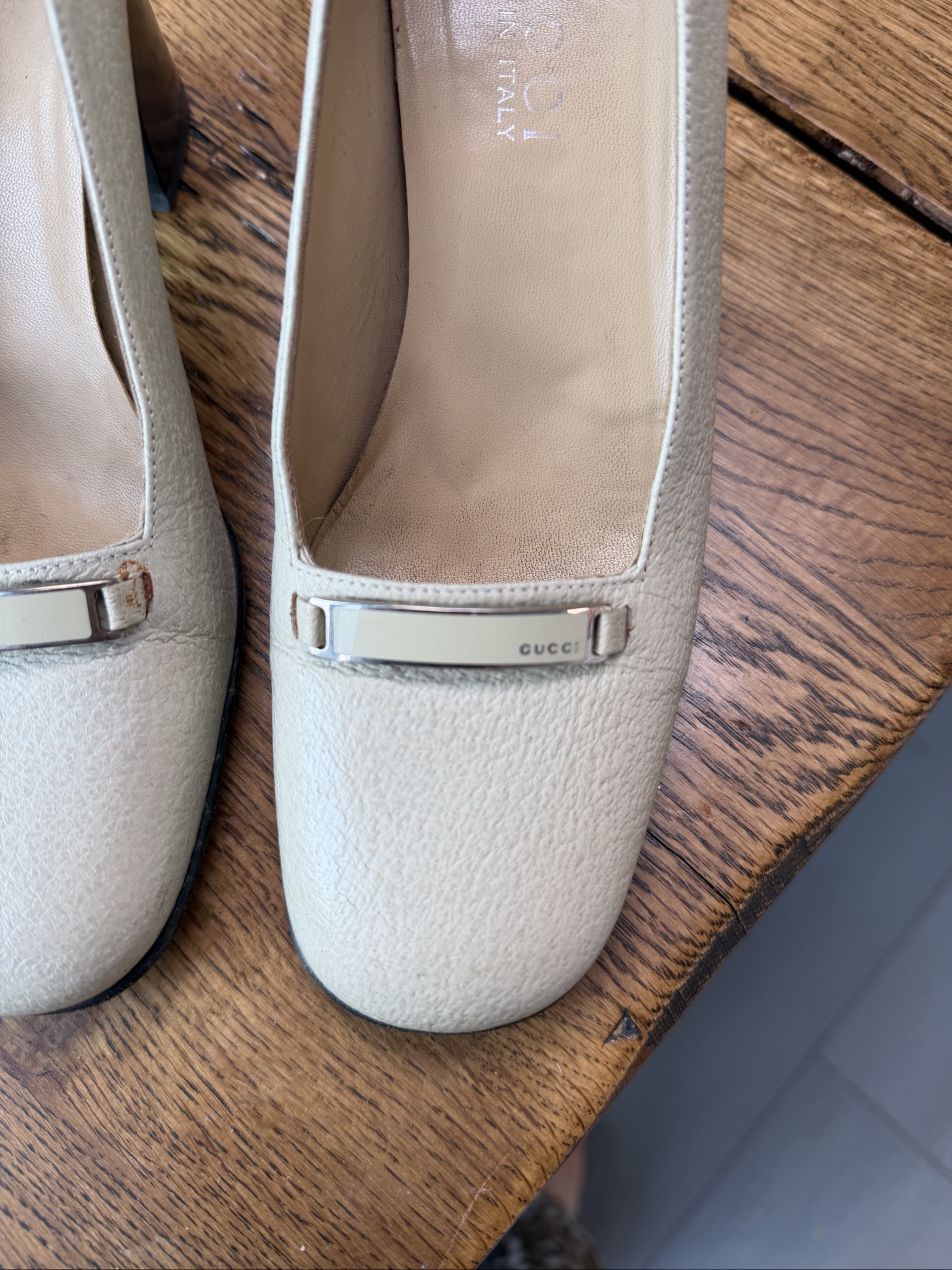 Gucci Women's Off-White Leather Block Heel Shoes 35.5 image 2