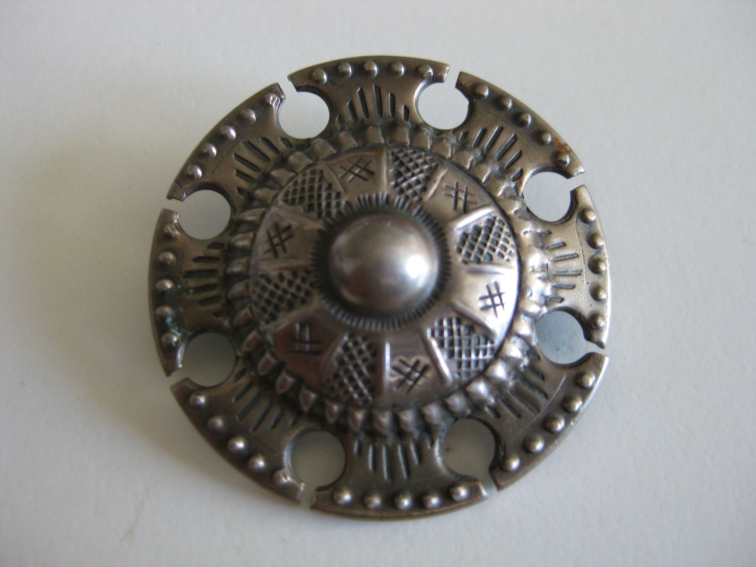 Vintage Silver Circular Decorative Brooch 4.5 cm Diameter