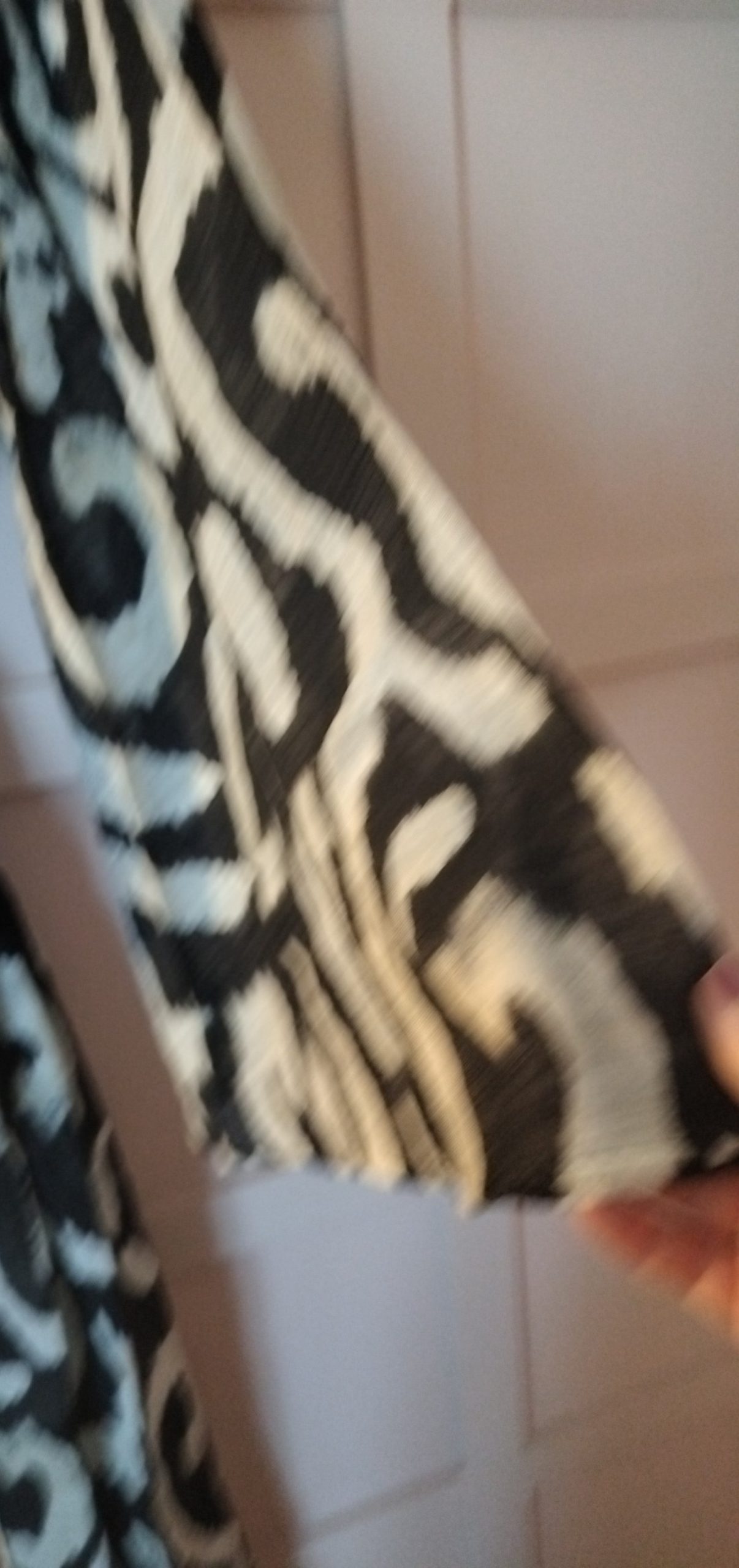 H&M Women's Black & White Printed Wrap Dress Large image 4
