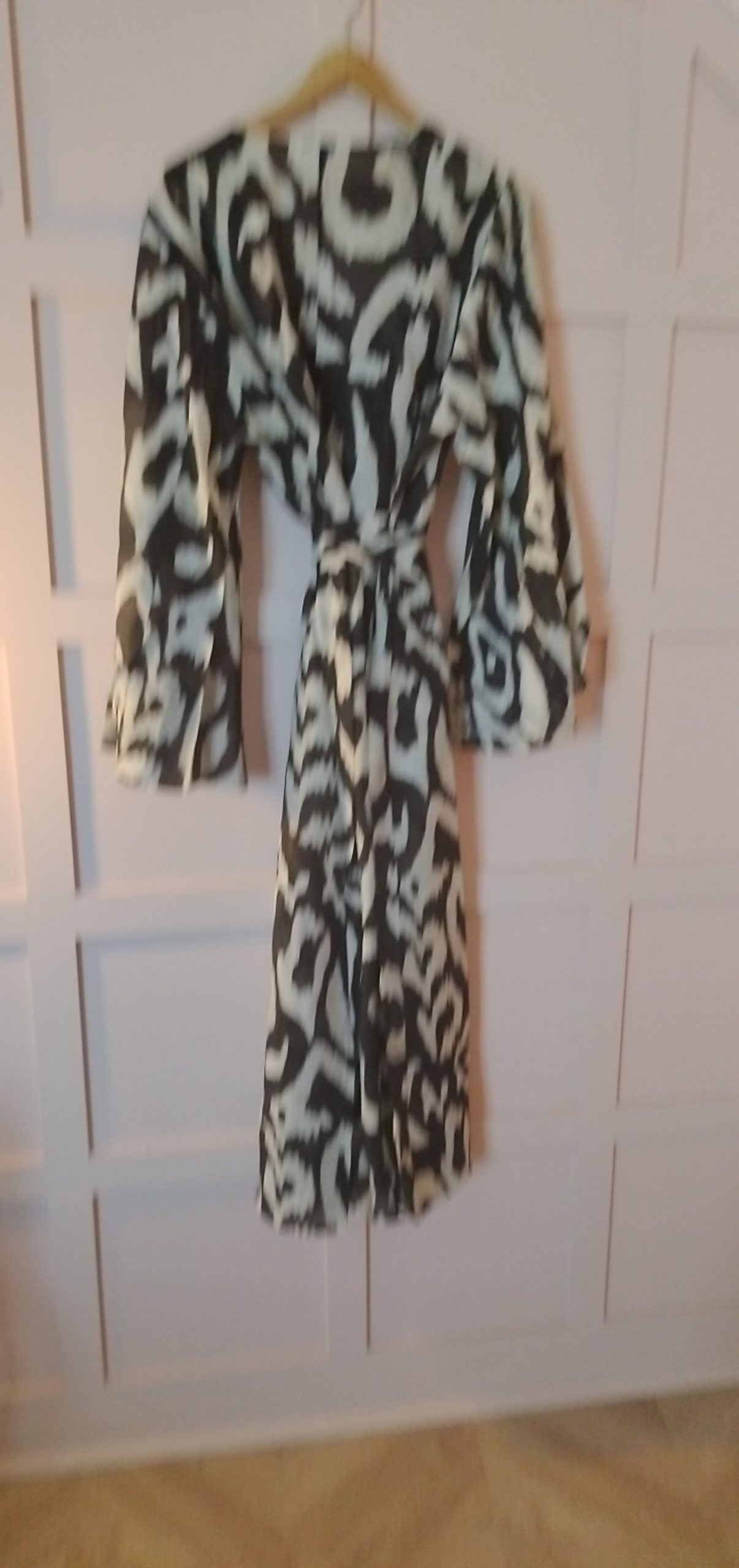 H&M Women's Black & White Printed Wrap Dress Large image 6