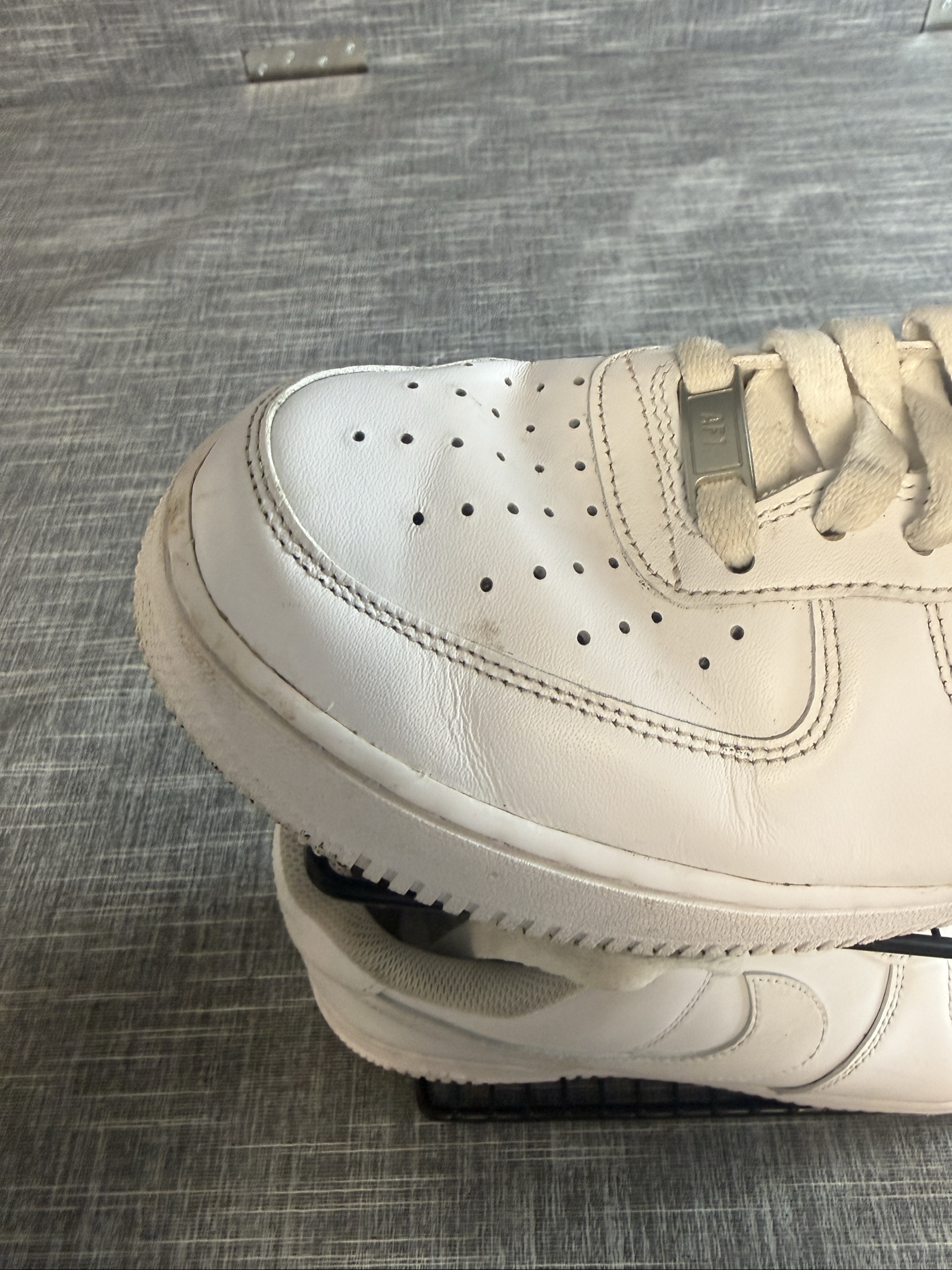 Nike Air Force 1 Men's White Leather Trainers UK 8 image 4