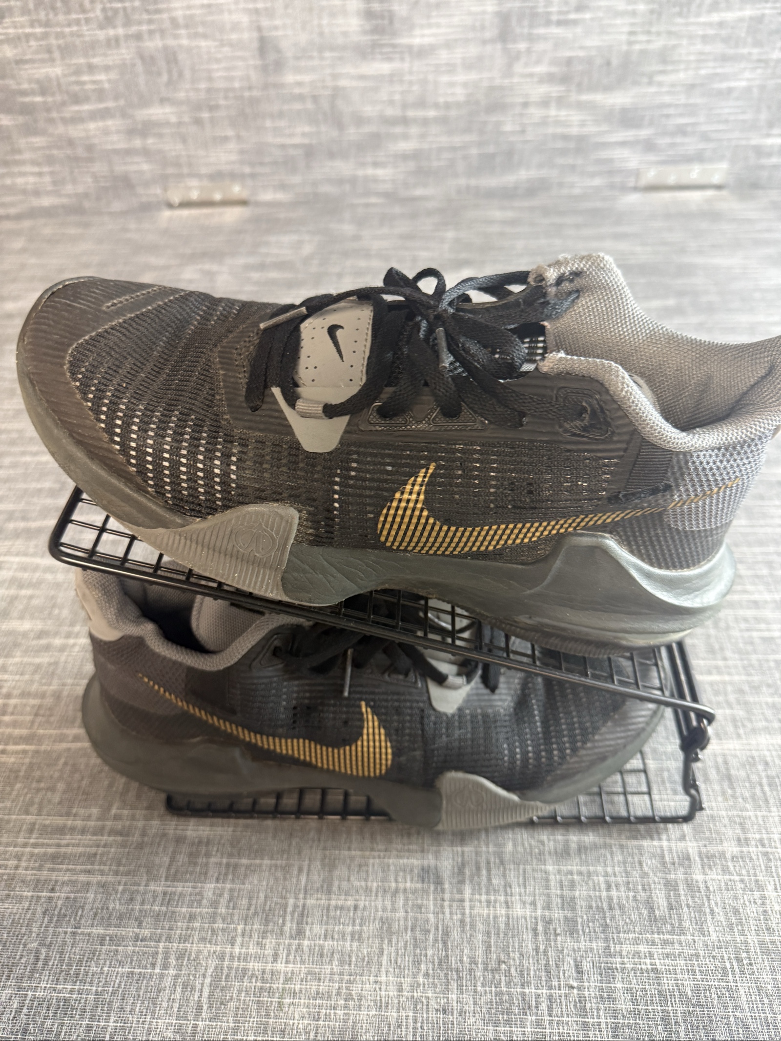 Nike Kobe AD Men’s Basketball Trainers UK 9 Black Gold image 4