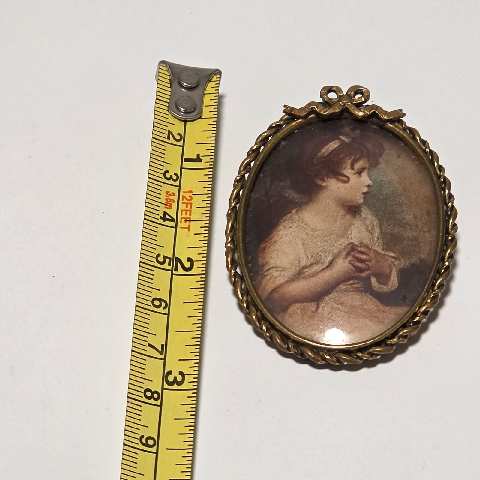 Vintage Oval portrait Brooch. b5