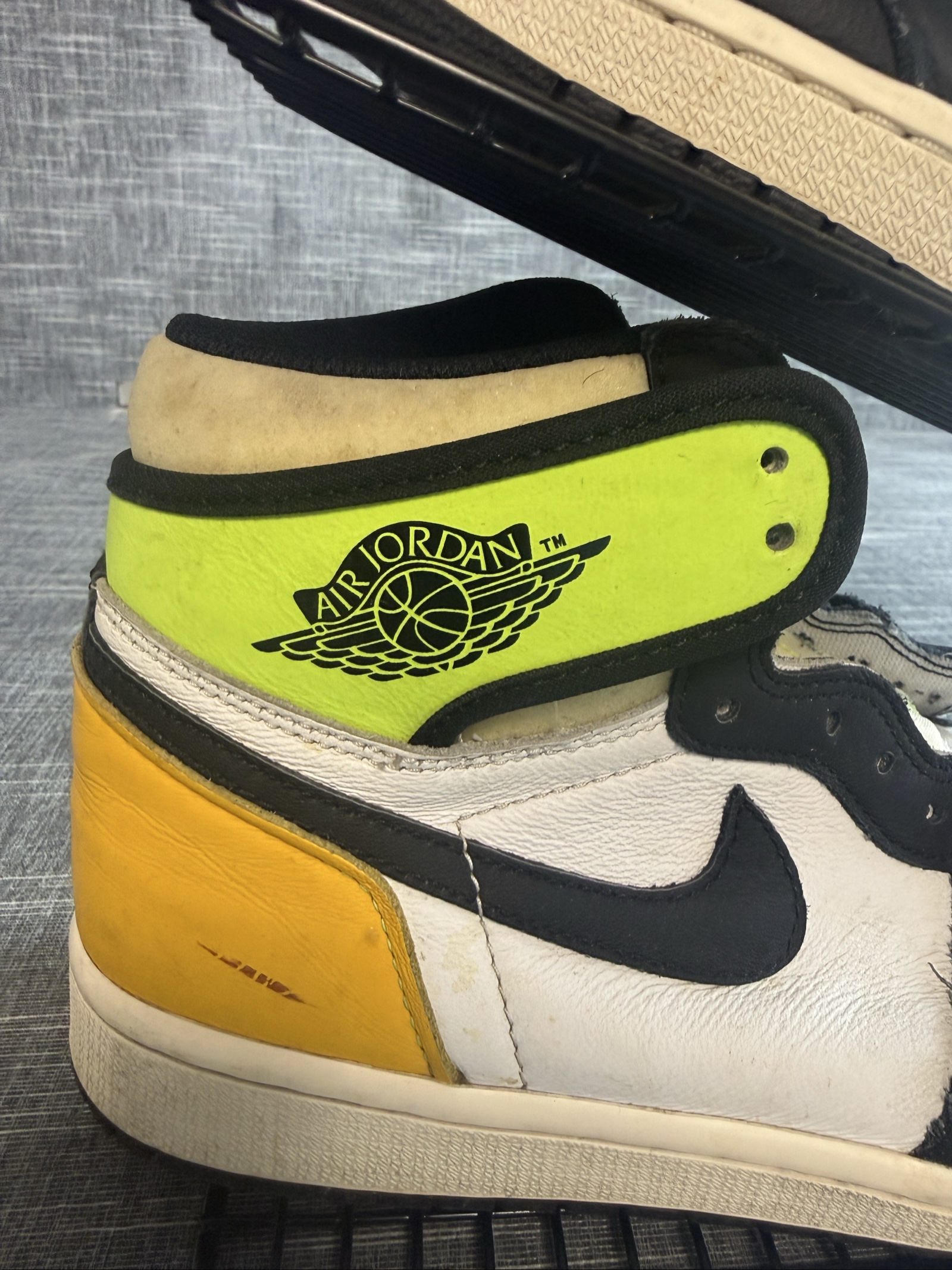 Nike Air Jordan 1 Men’s Basketball Shoes UK 8 White Black Yellow Neon image 2