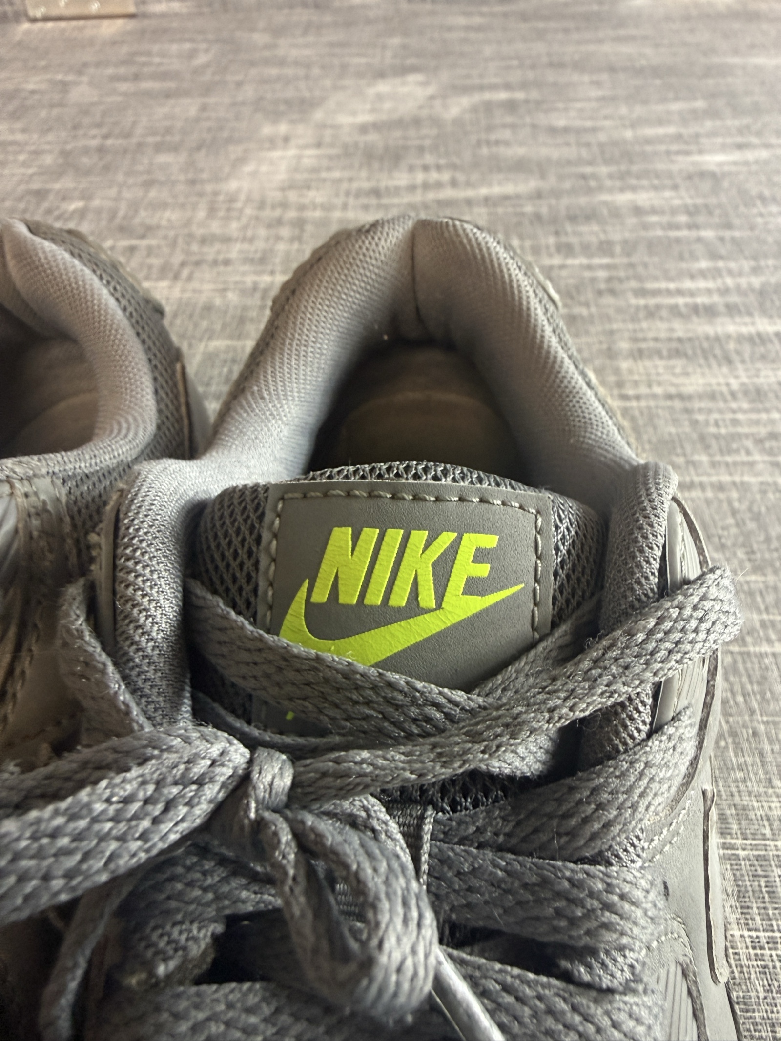 Nike Air Max Men’s Running Trainers UK 8 Grey Neon Yellow image 4