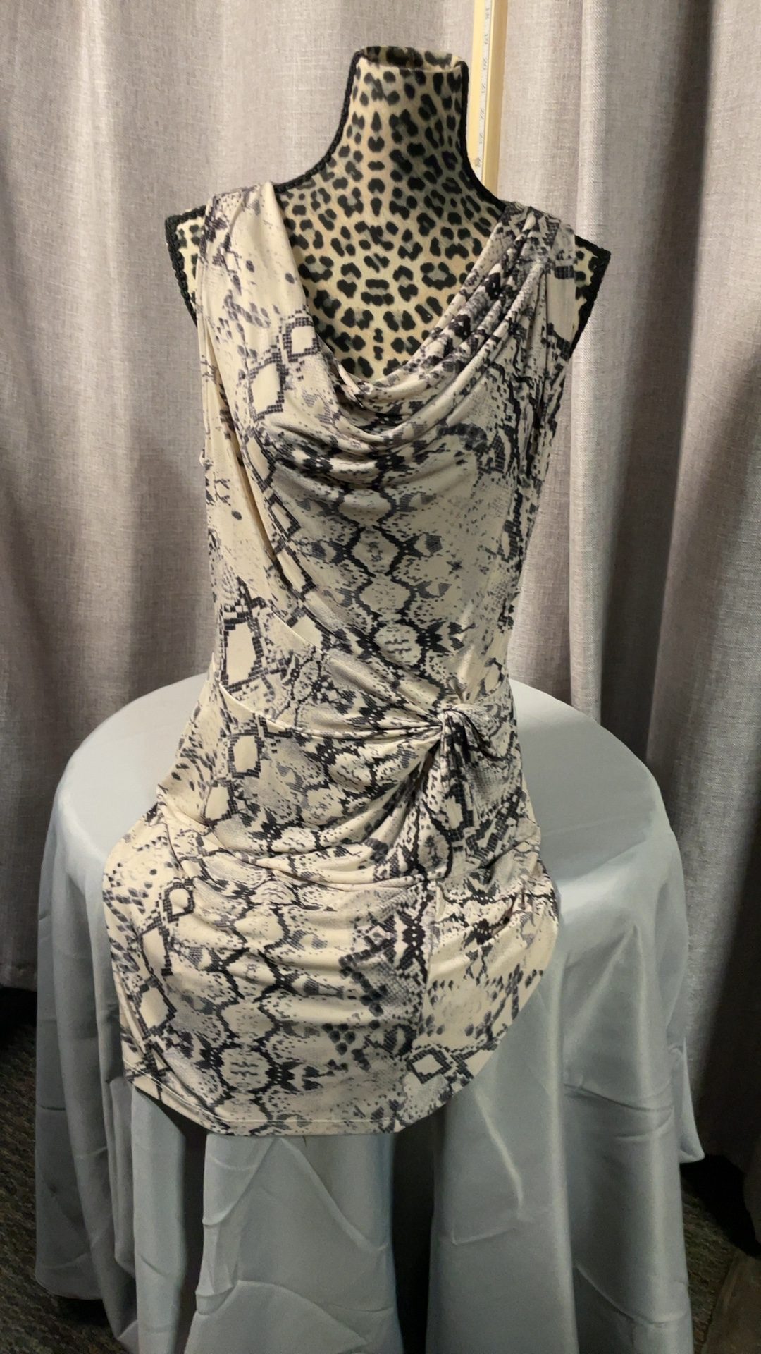 Jennifer Lopez Women's Beige & Black Snake Print Sleeveless Top Large