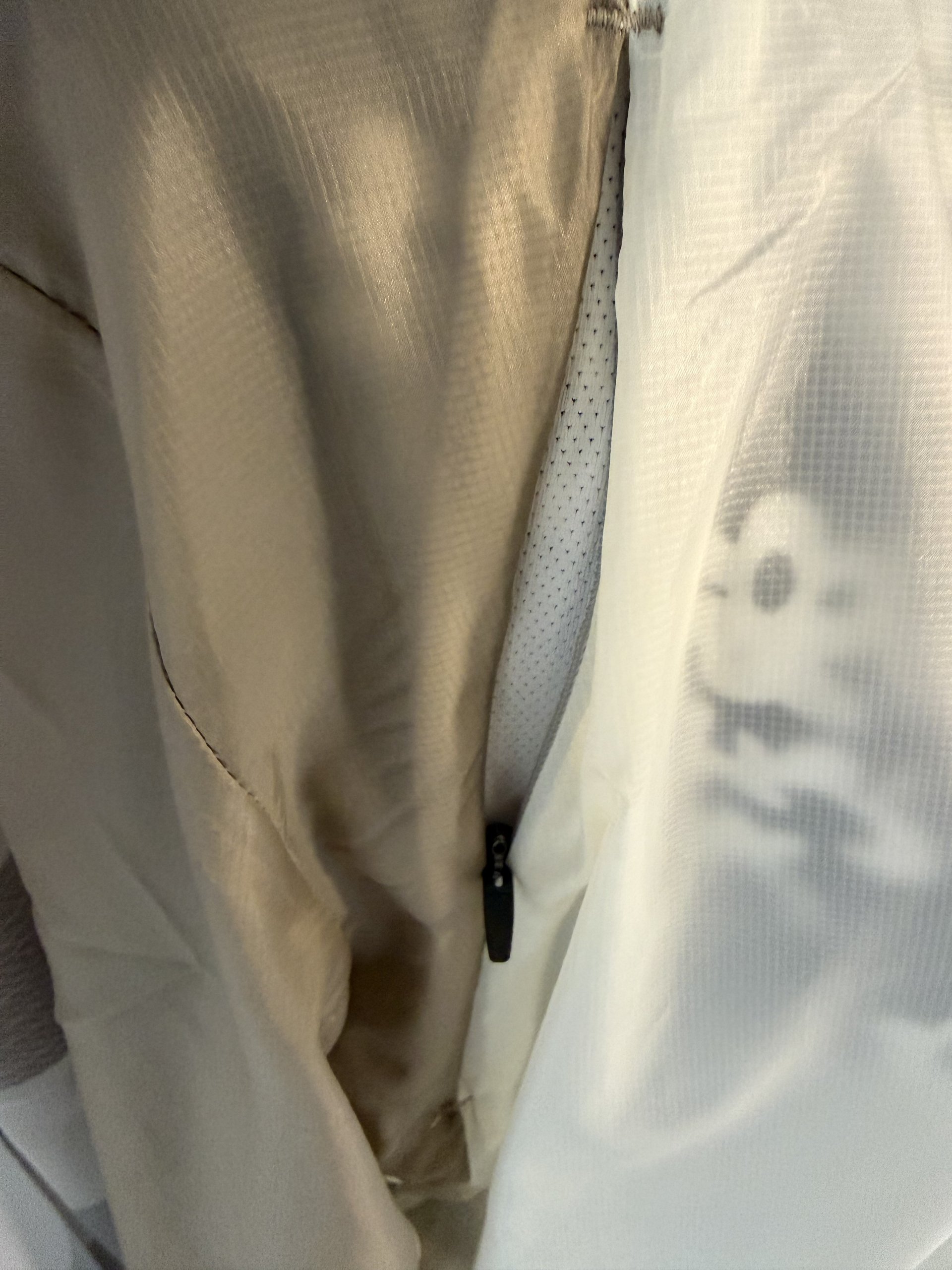 Craft Sportswear Herren Windjacke Beige & Weiß Größe M Packable