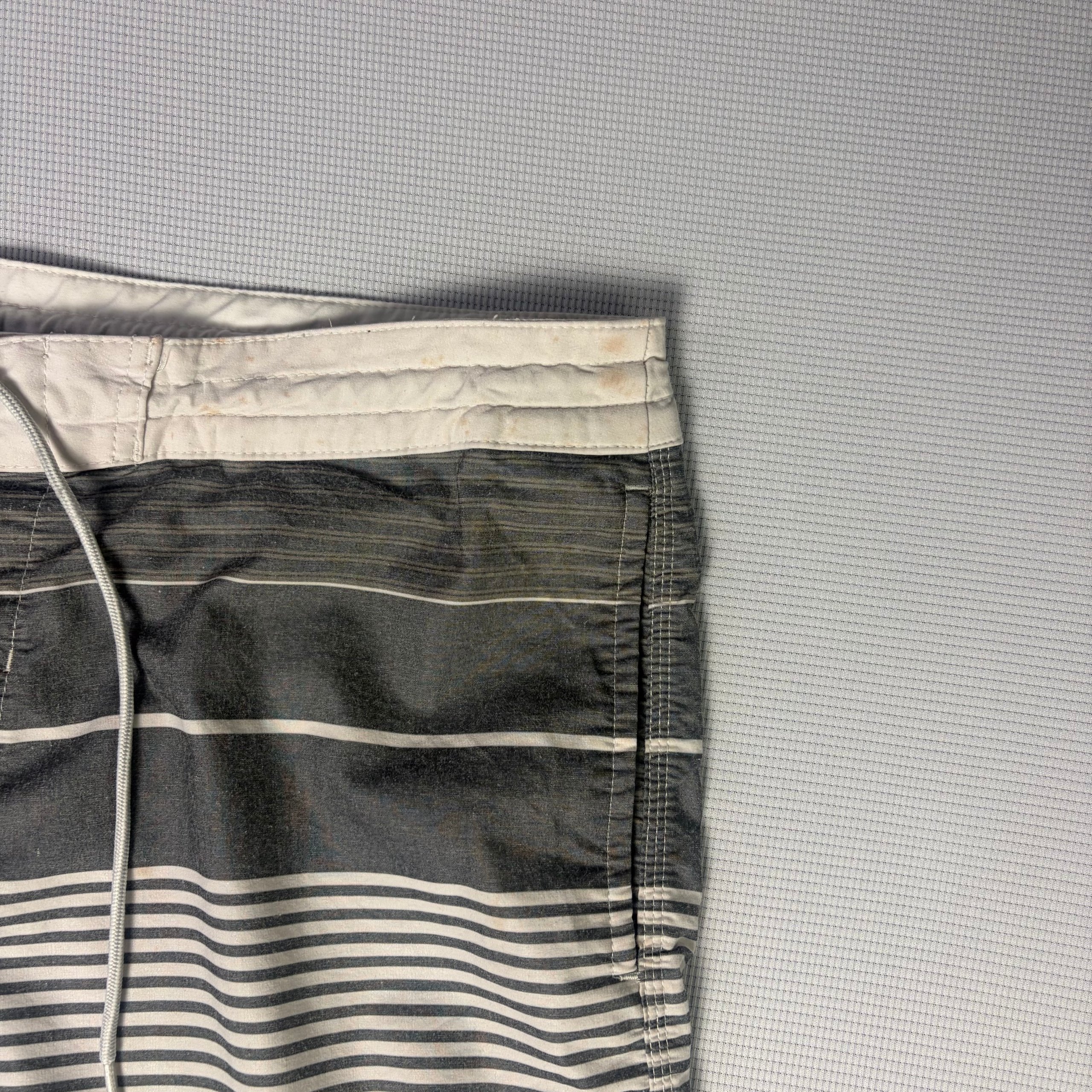 Billabong Board Shorts Grey Green Striped Men's Size 36 Surf Beachwear image 2