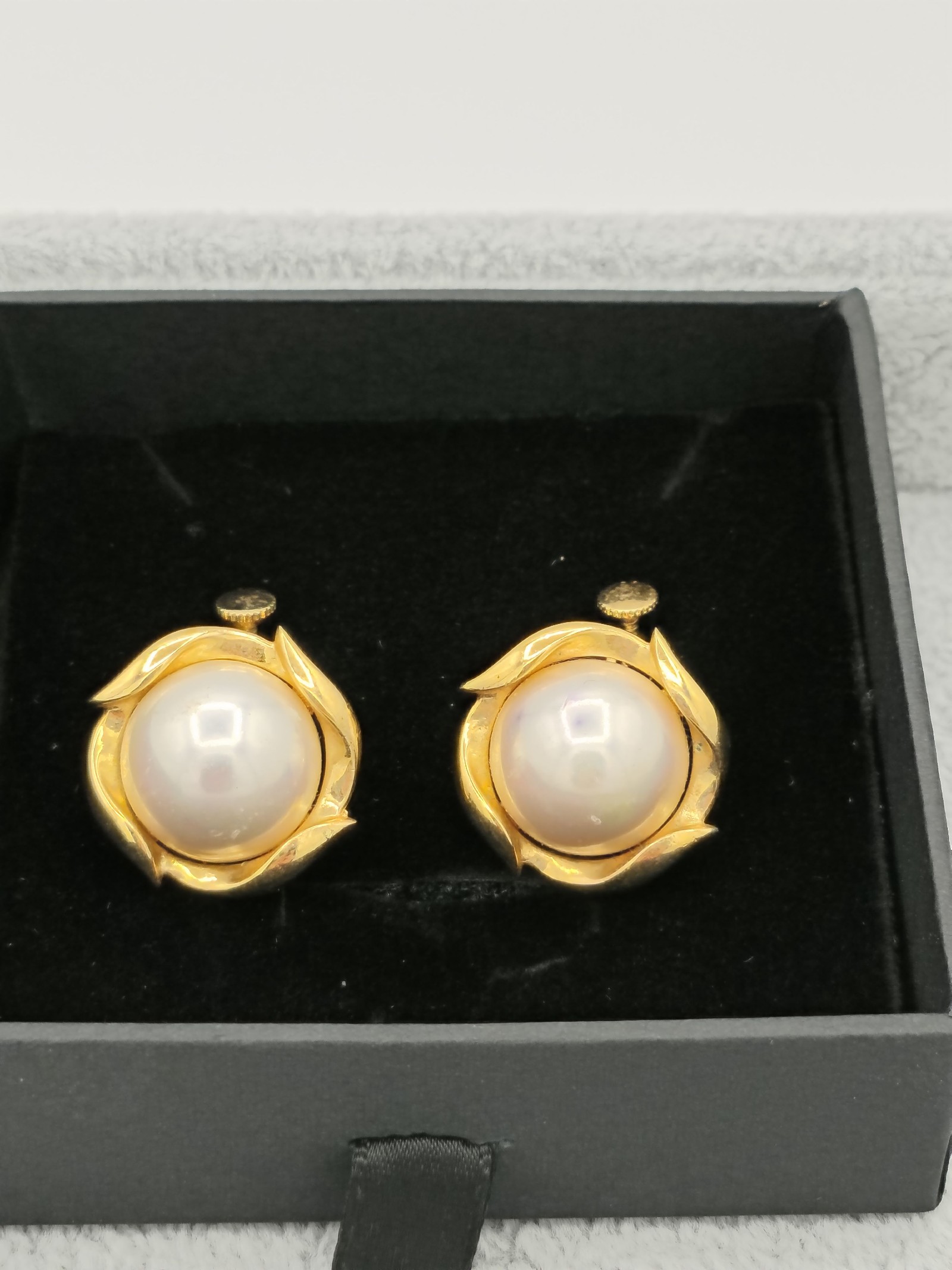 Pearl & Gold Tone Floral Clip-On Earrings 2.2 cm Women image 2