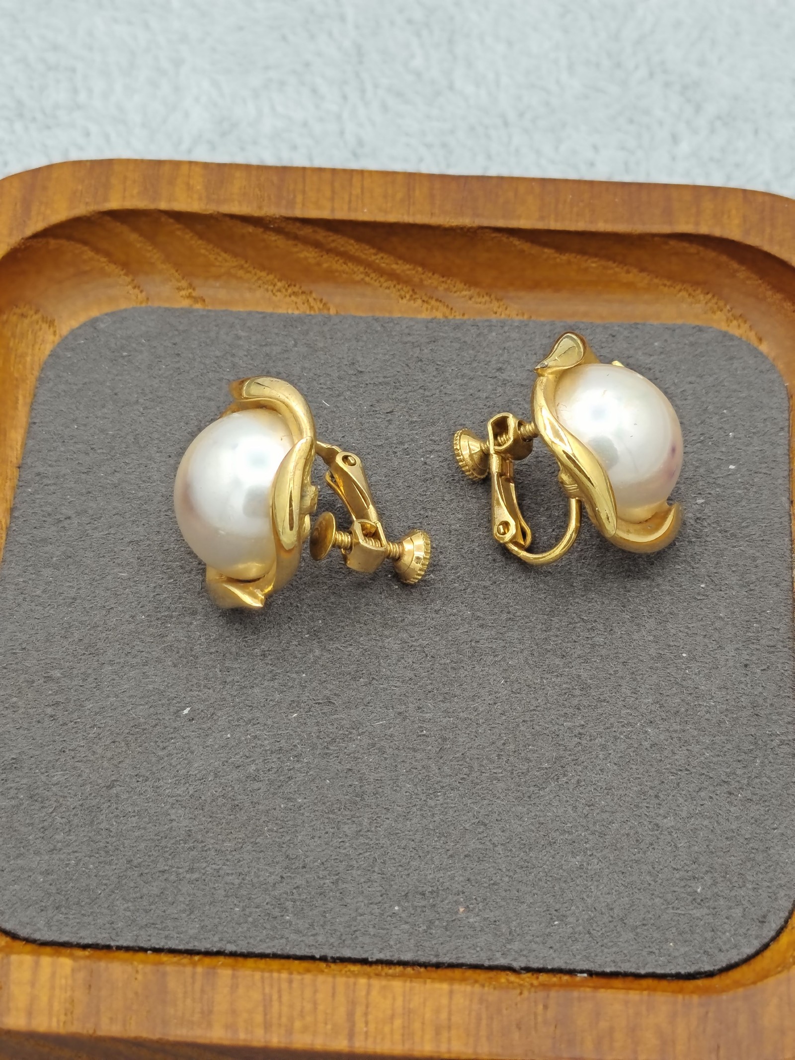 Pearl & Gold Tone Floral Clip-On Earrings 2.2 cm Women image 4