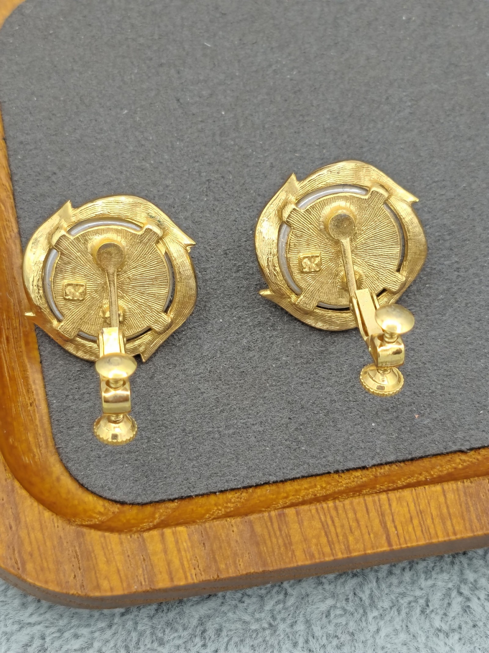Pearl & Gold Tone Floral Clip-On Earrings 2.2 cm Women image 6