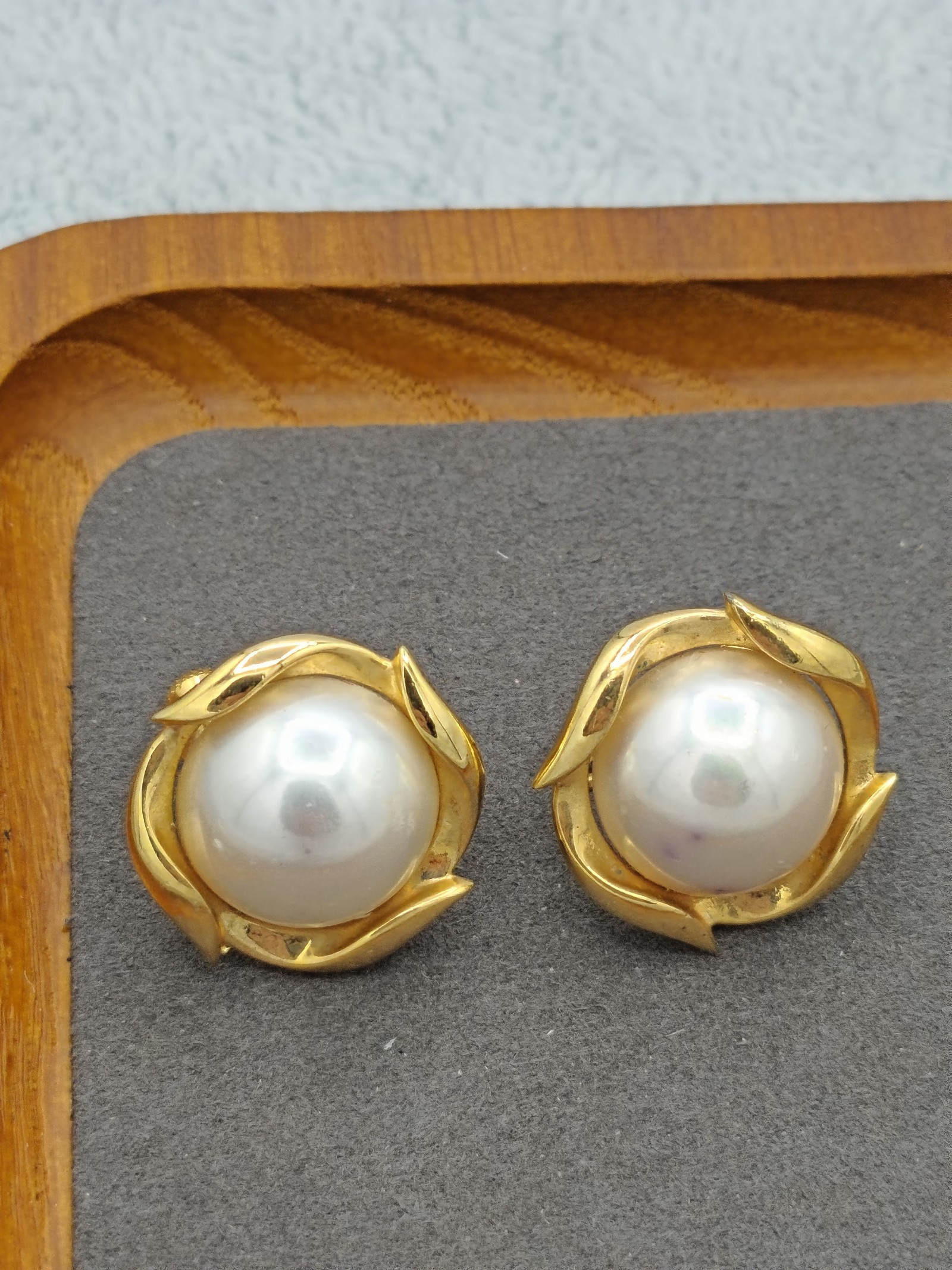 Pearl & Gold Tone Floral Clip-On Earrings 2.2 cm Women image 7