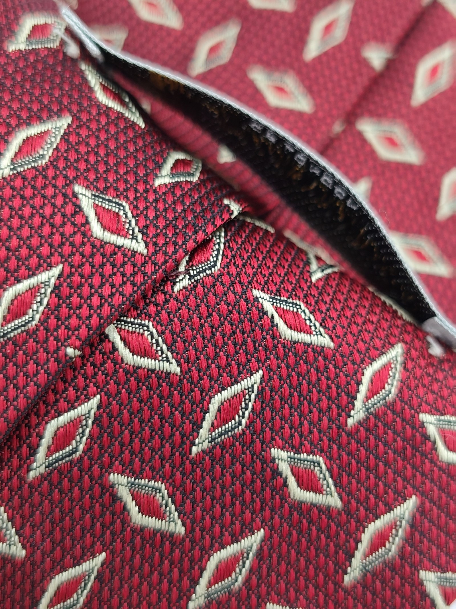 Aquascutum Men's Red Patterned Silk Tie Handmade USA image 5