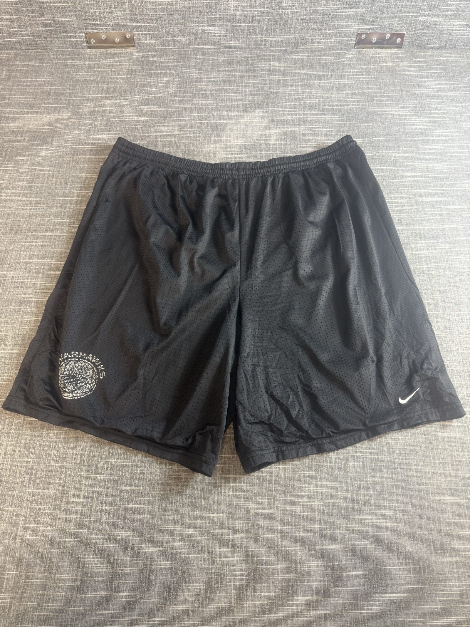 Nike Men’s Black Basketball Mesh Shorts Large Team Logo