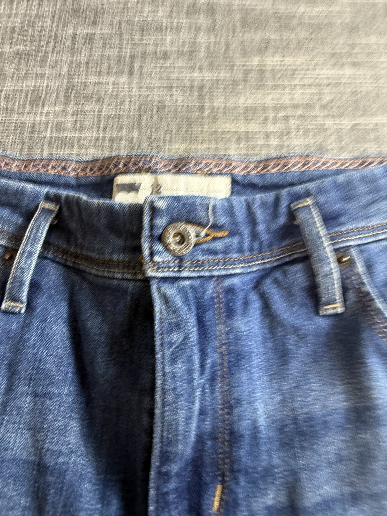 Levi's Women's Denim Shorts Size 12 Blue Classic 5-Pocket Style image 2