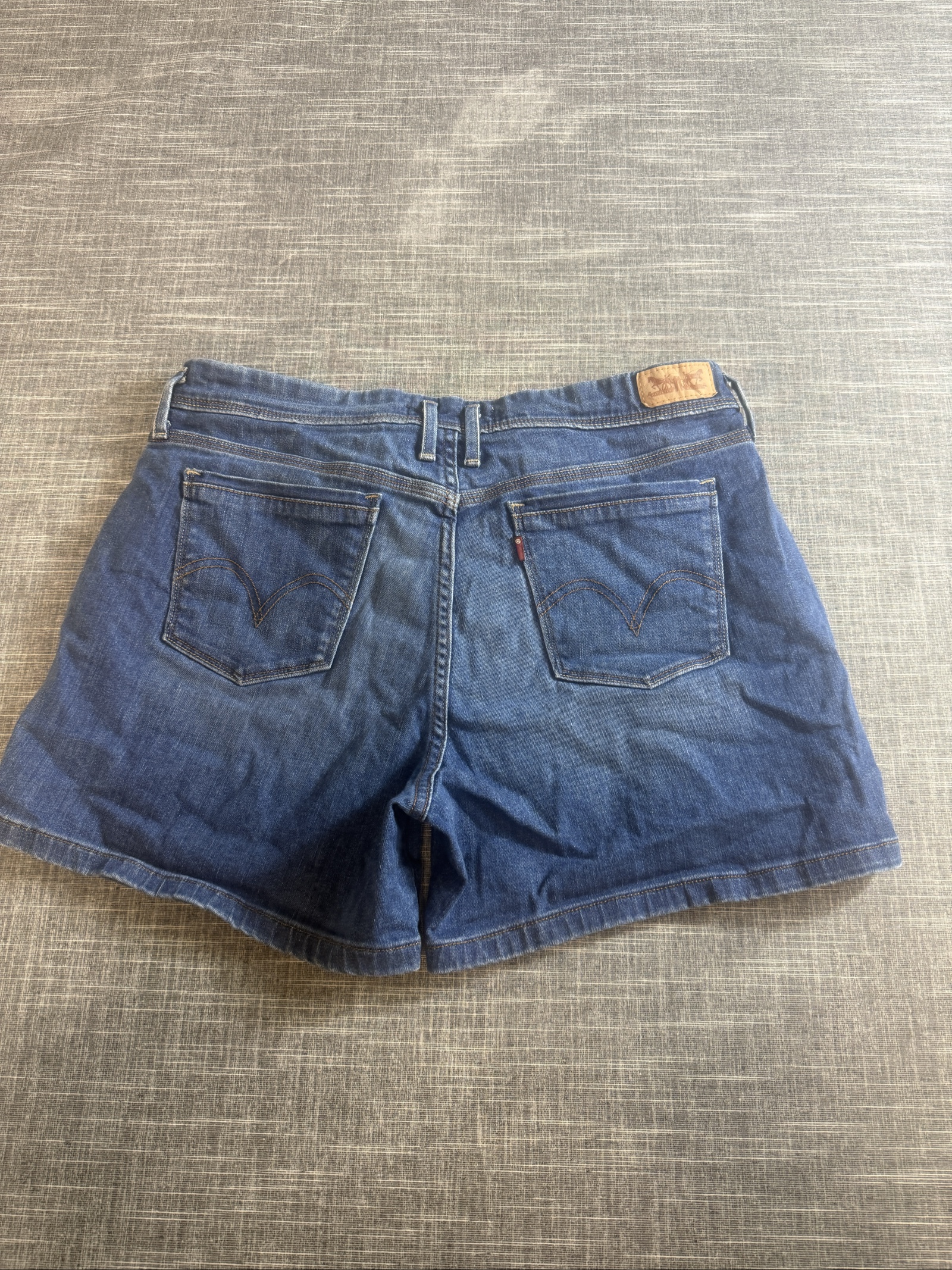 Levi's Women's Denim Shorts Size 12 Blue Classic 5-Pocket Style image 4