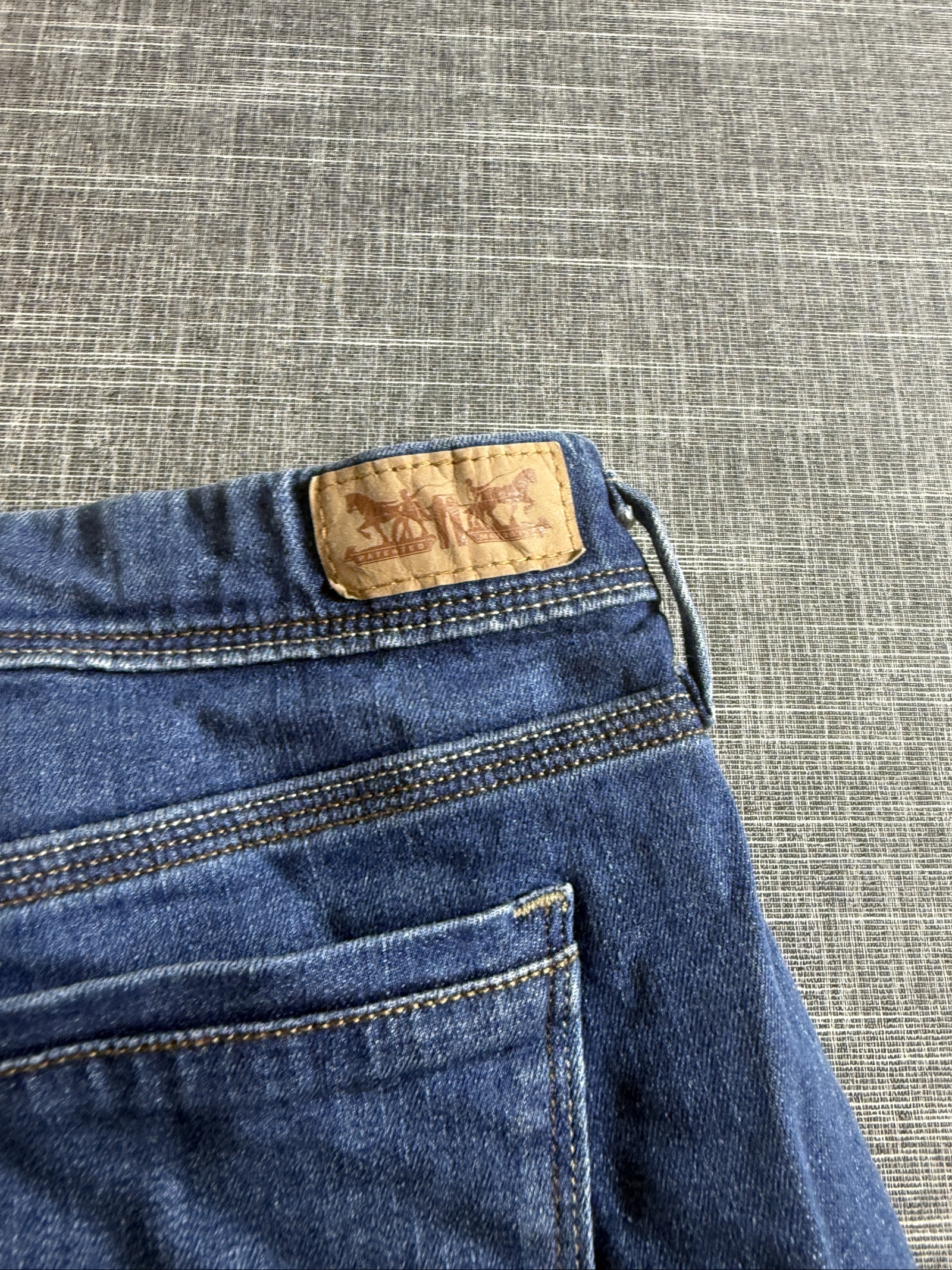 Levi's Women's Denim Shorts Size 12 Blue Classic 5-Pocket Style image 5