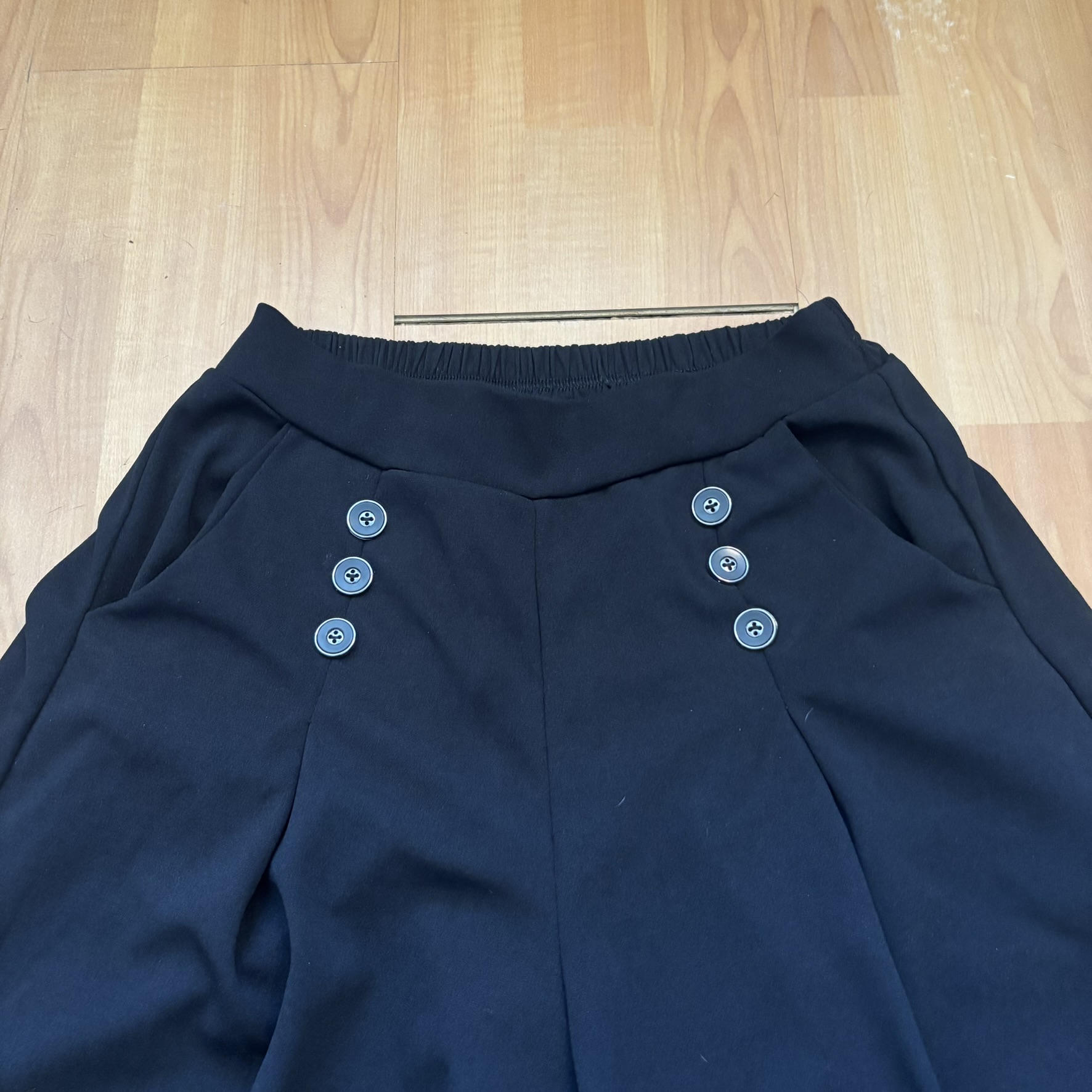 Black Pleated Wide Leg Culottes With Front Button Detail image 4