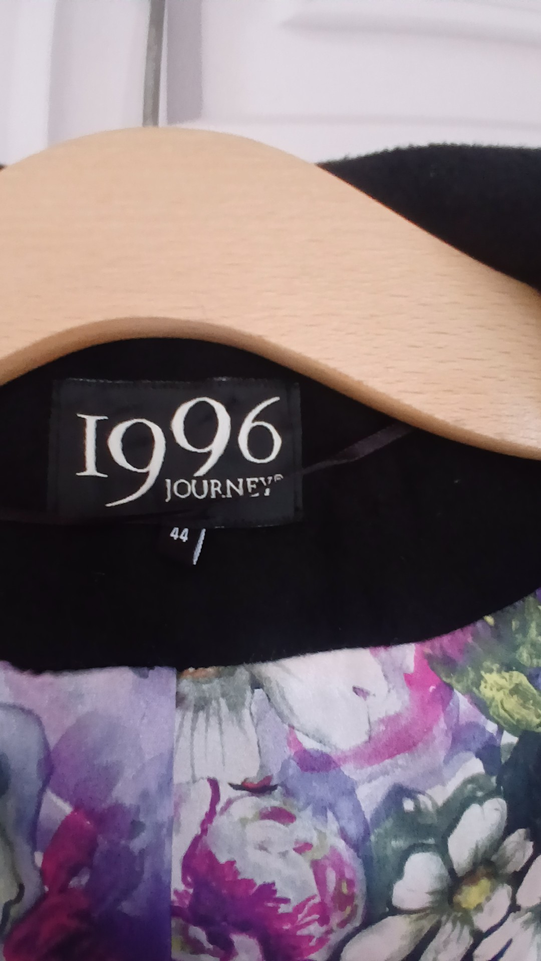 Classic 1996 Journey Black Women's Stylish Long Coat Size 44 Floral Lining image 5