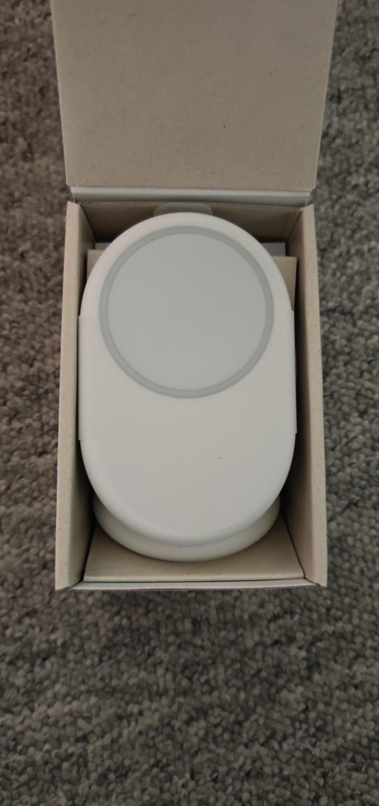Google White Pixel Snap Charger with Stand image 5