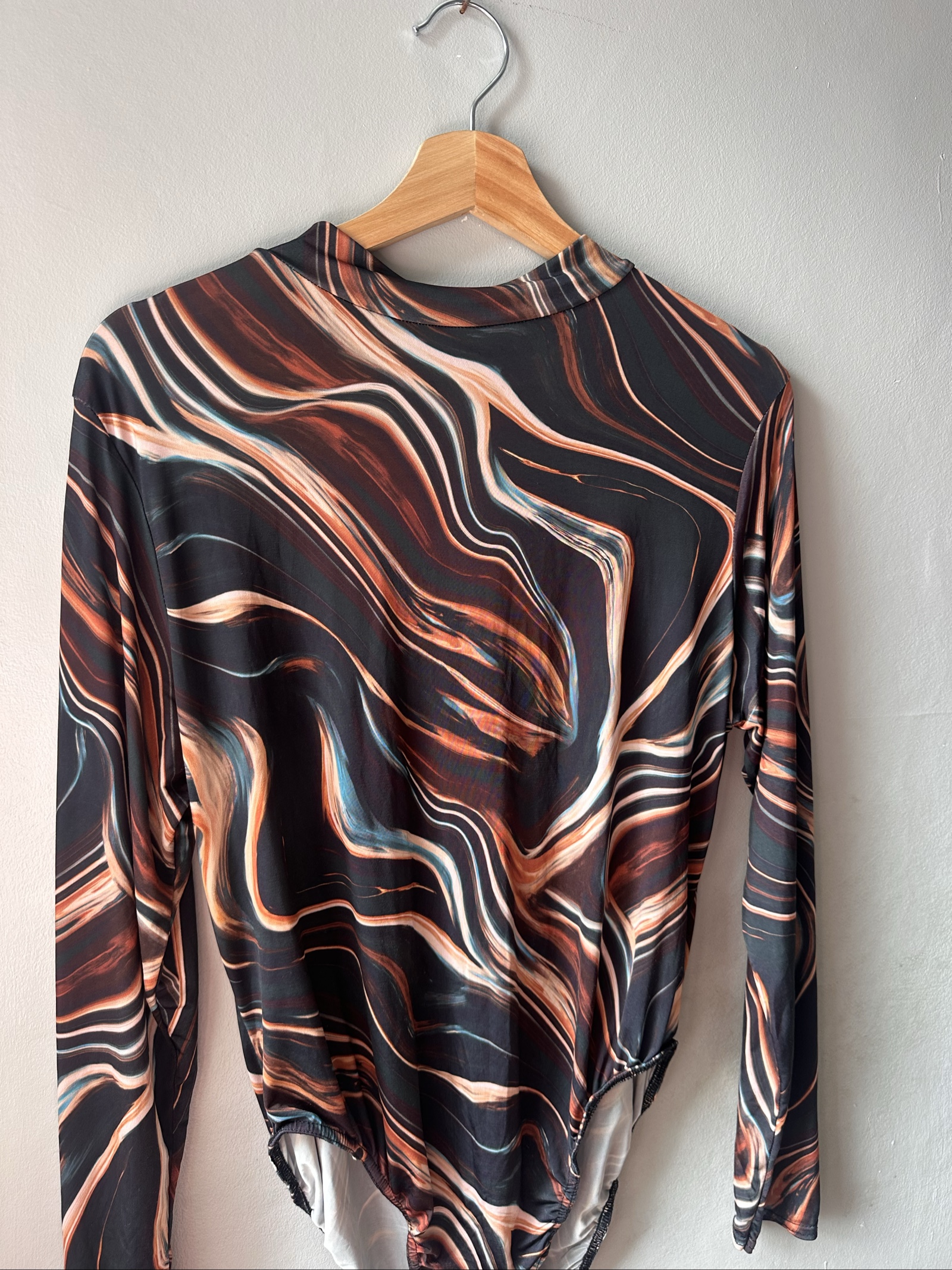 boohoo Women's Black & Brown Abstract Print Long Sleeve Bodysuit UK 20 image 2