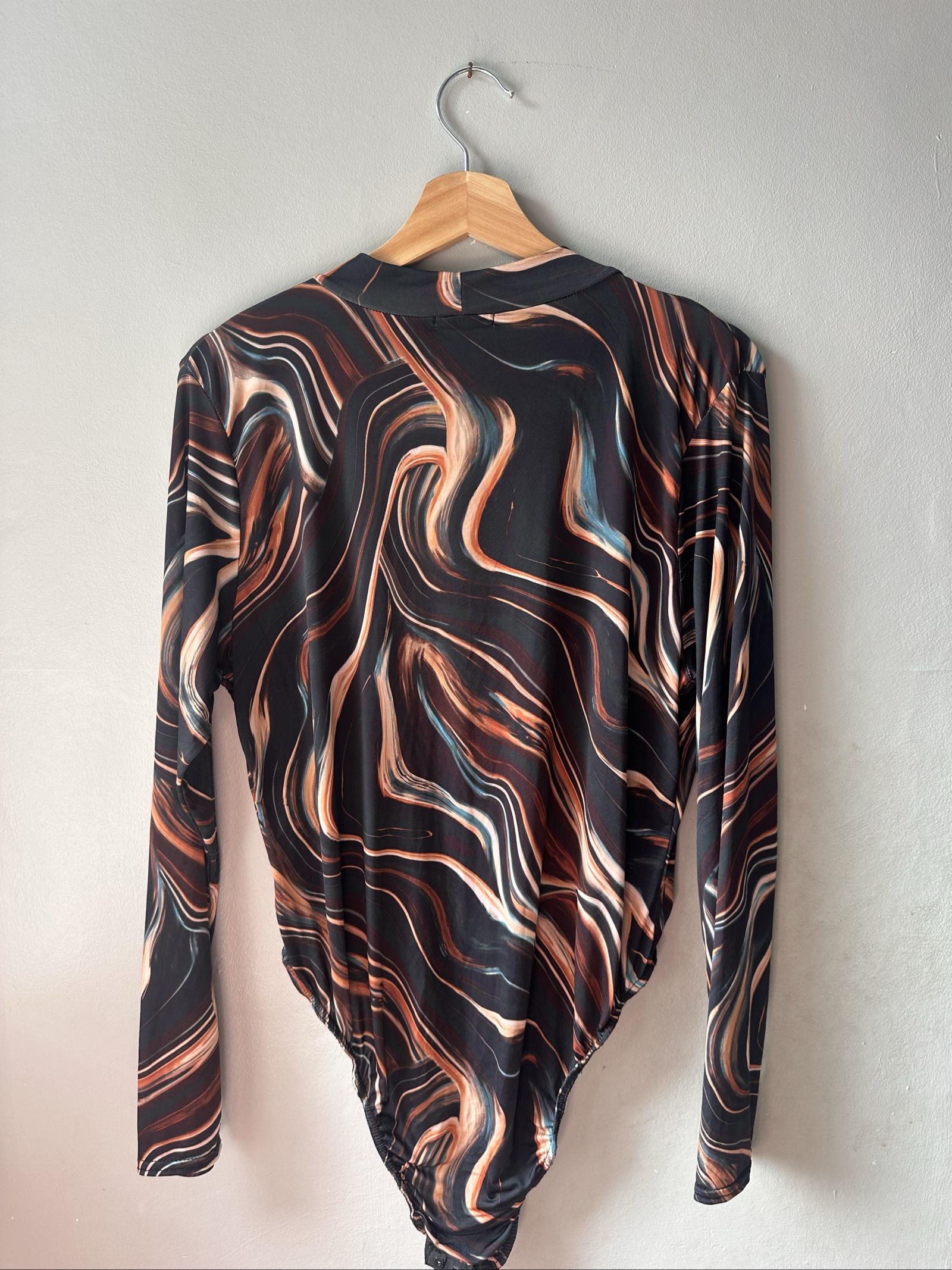 boohoo Women's Black & Brown Abstract Print Long Sleeve Bodysuit UK 20 image 4