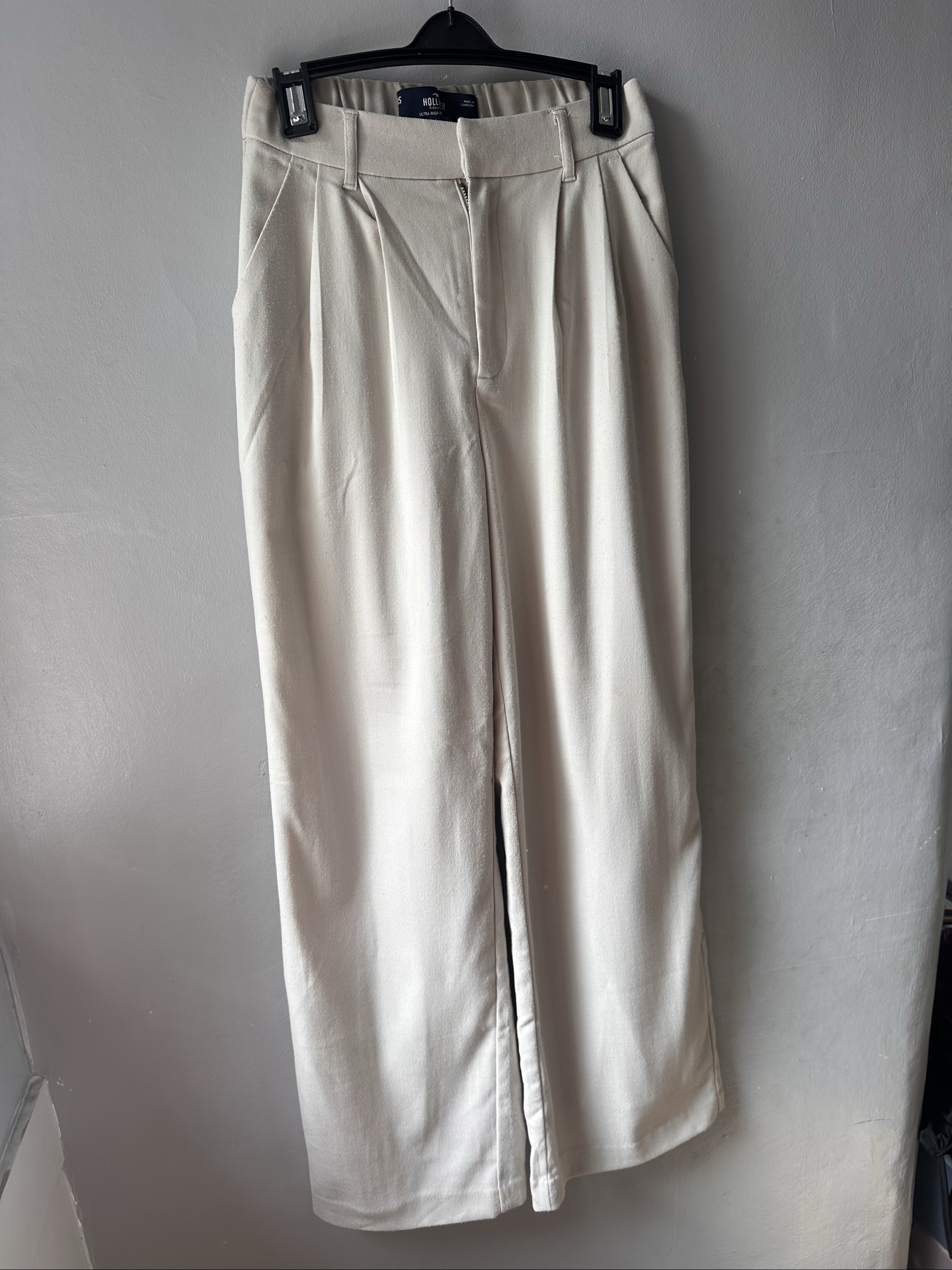 Hollister Women's Cream Ultra High-Rise Wide-Leg Trousers XS