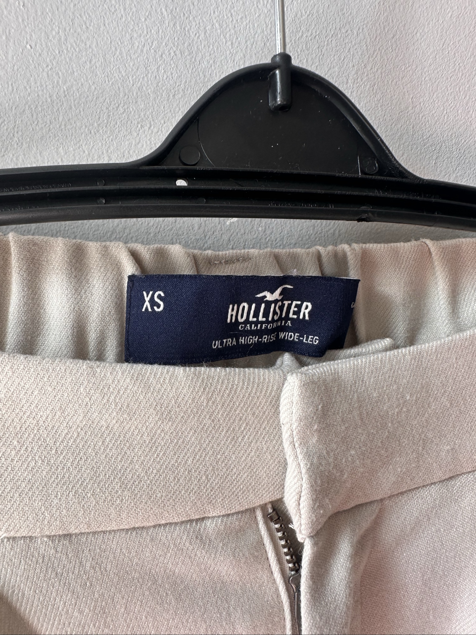 Hollister Women's Cream Ultra High-Rise Wide-Leg Trousers XS image 2