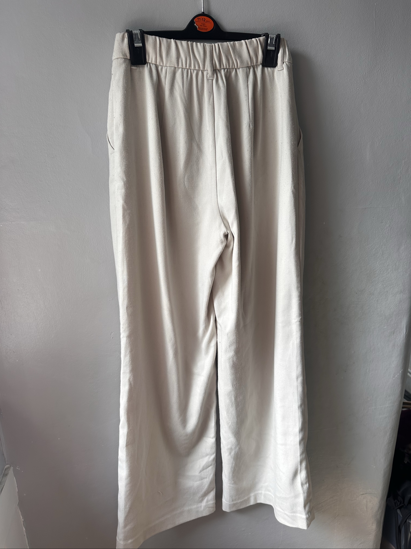 Hollister Women's Cream Ultra High-Rise Wide-Leg Trousers XS image 3