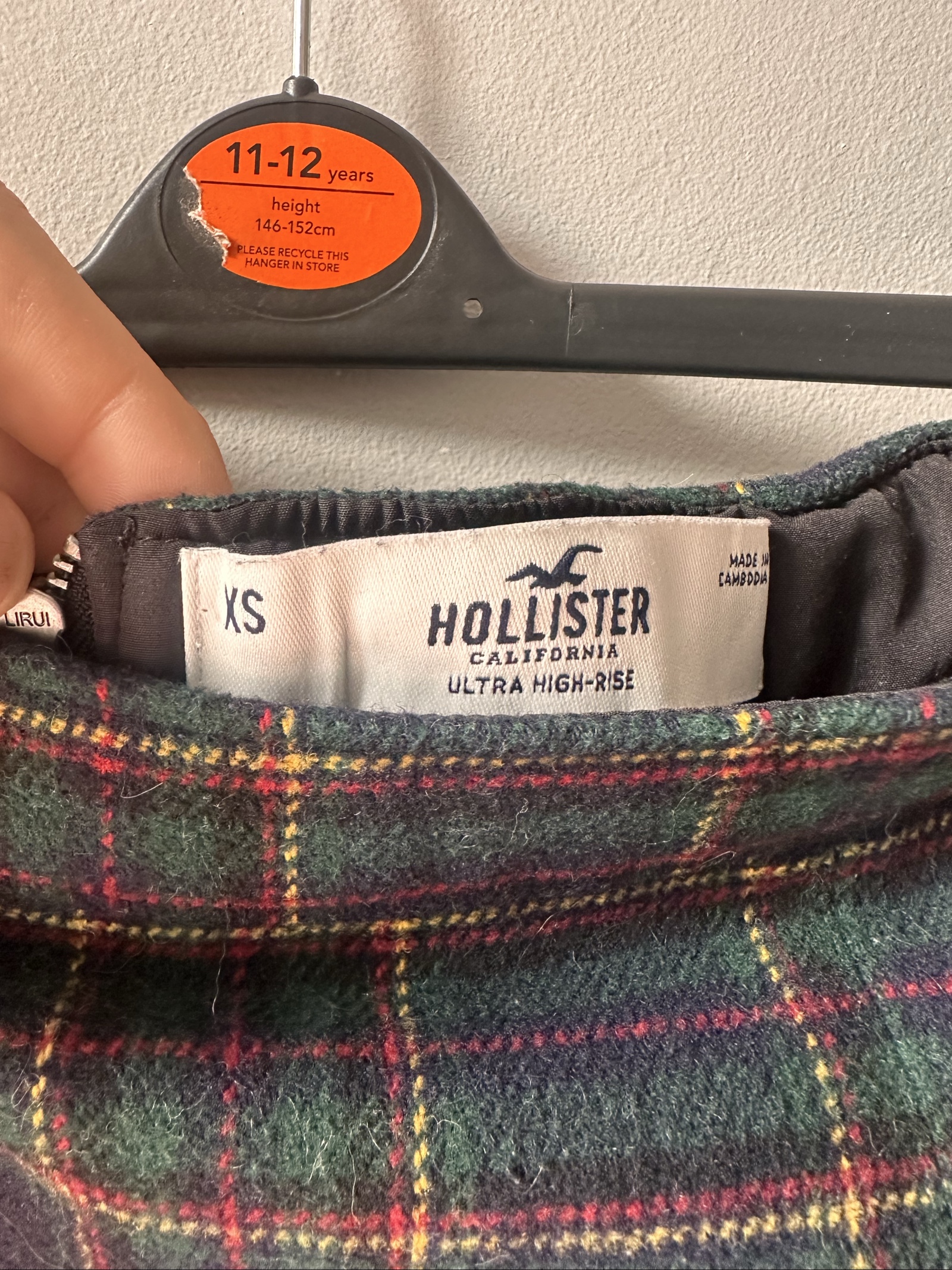 Hollister Women's Navy & Green Check Ultra High-Rise Mini Skirt XS image 3