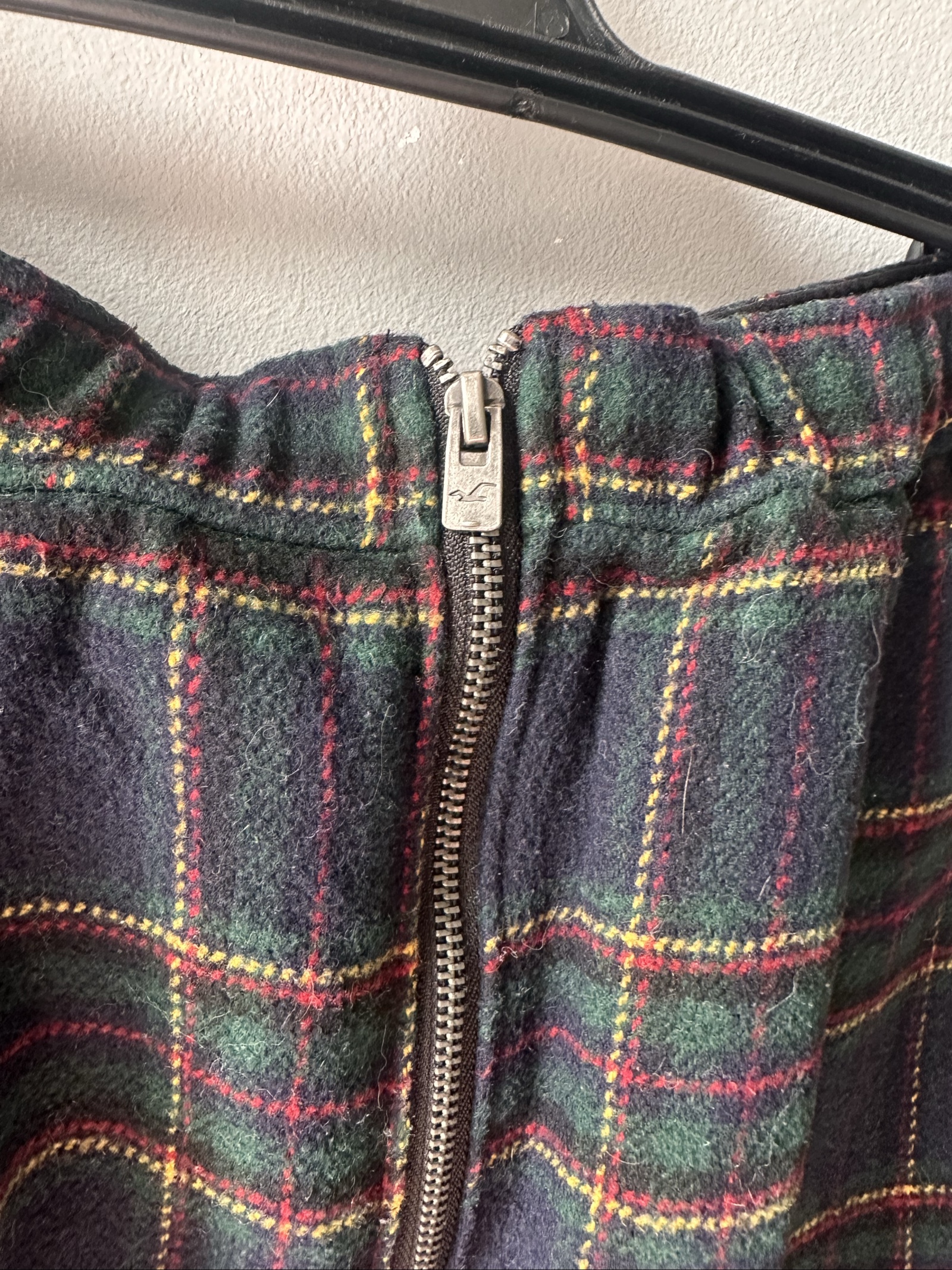 Hollister Women's Navy & Green Check Ultra High-Rise Mini Skirt XS image 4