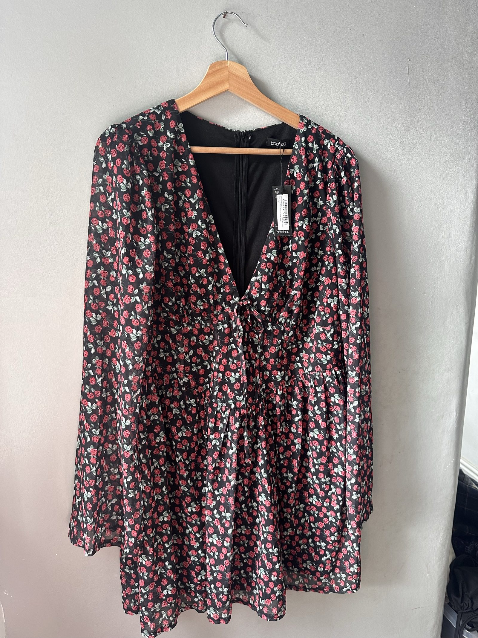 Boohoo Women's Black & Red Floral Mini Dress UK 18