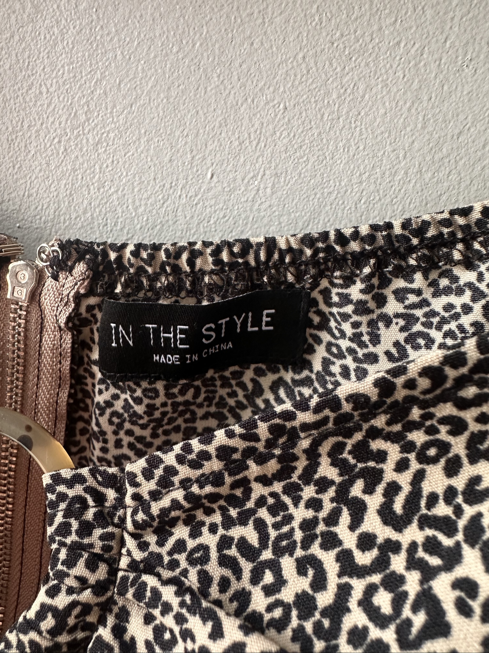 In The Style Women's Beige & Black Leopard Print Puff Sleeve Crop Top Small image 2
