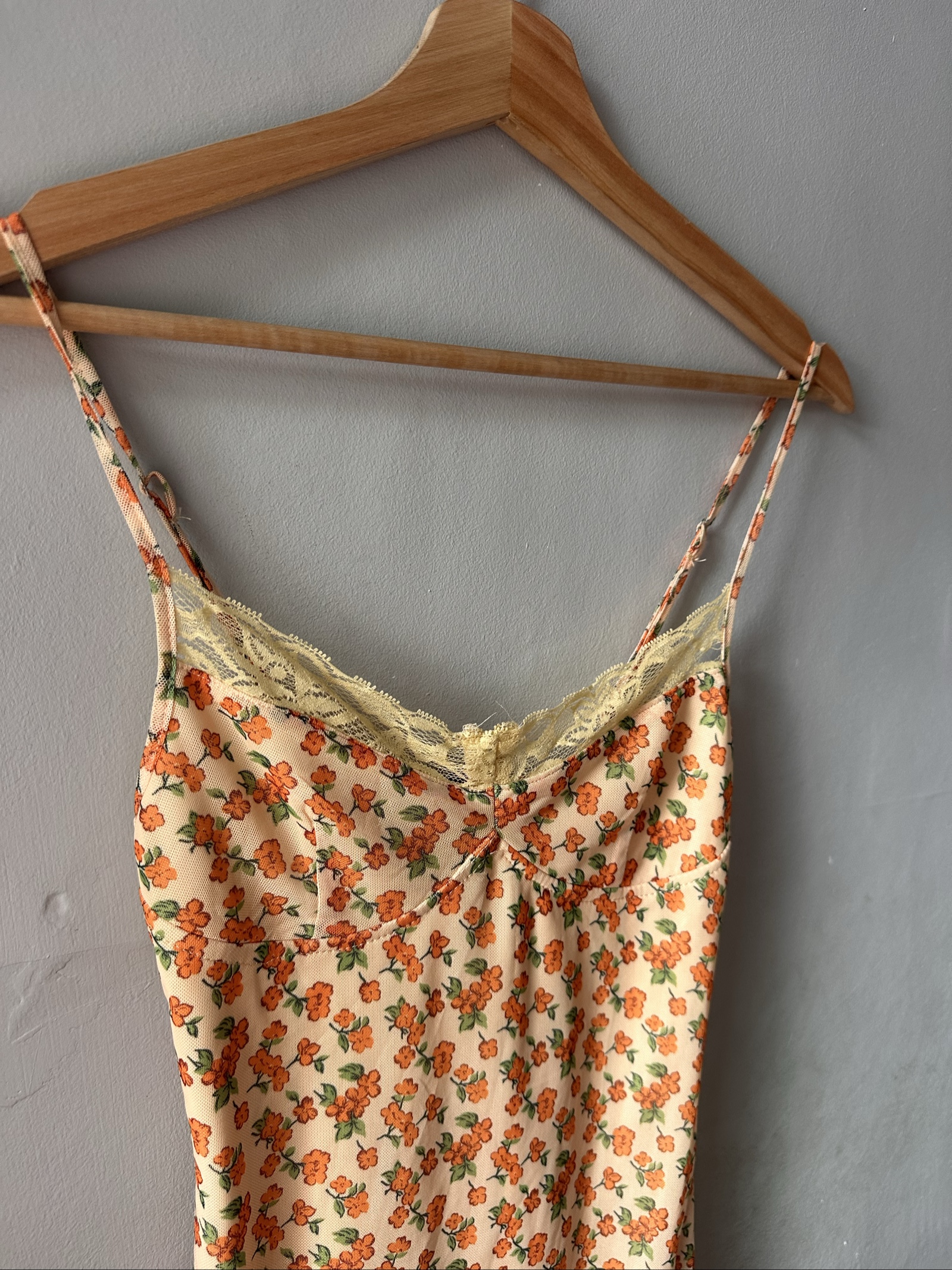 Motel Cream & Orange Floral Lace Trim Slip Dress XS image 2